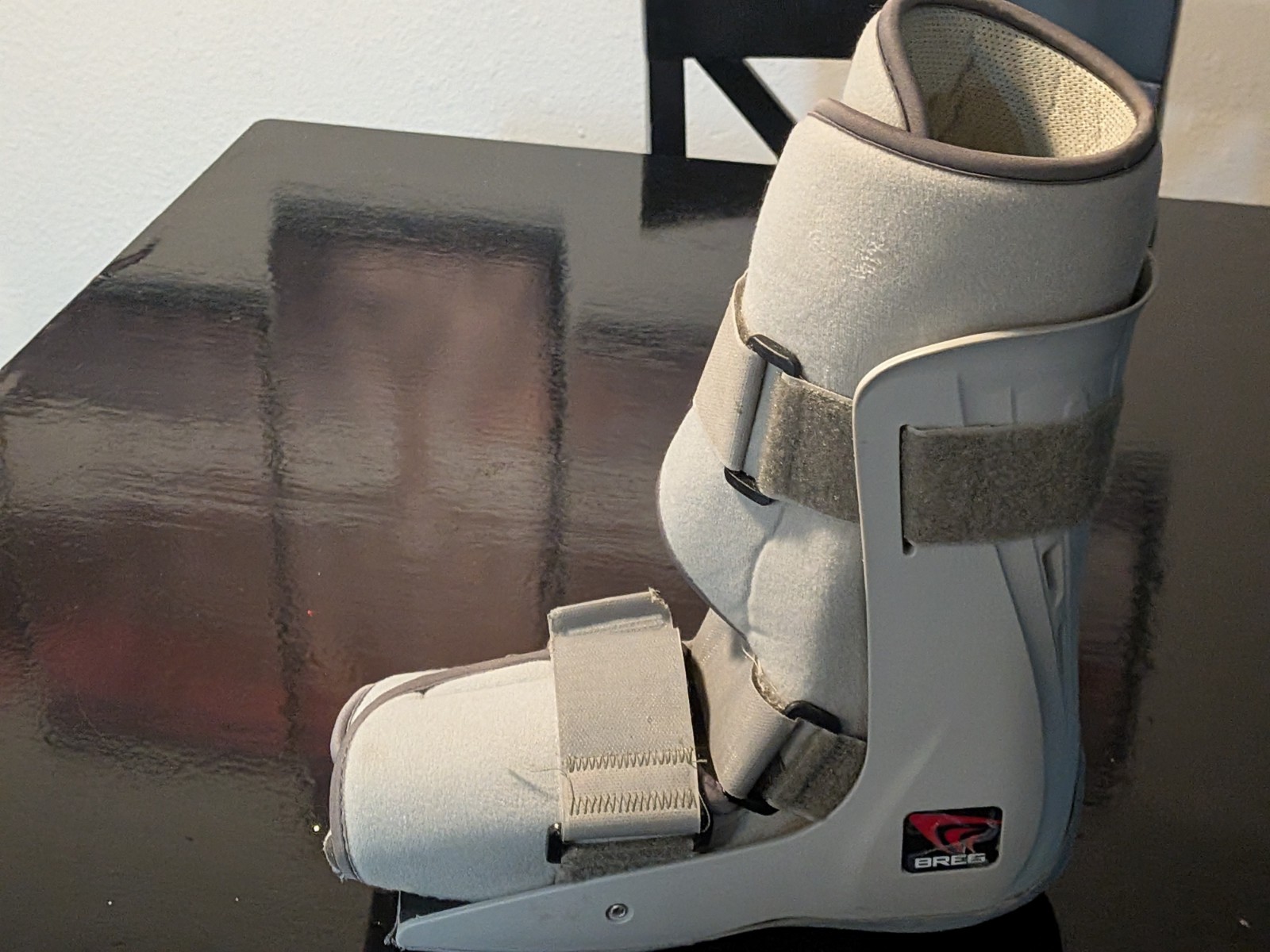 Breg Tall Adjustable Air Walking Boot Gray Size Large