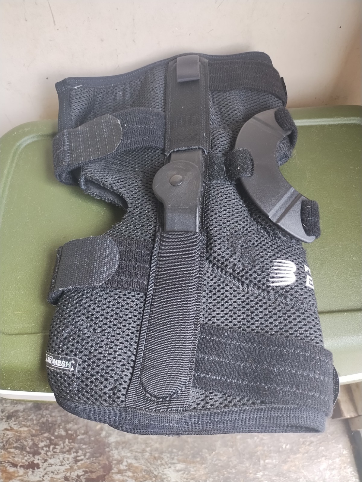 BREG (14201) Knee Brace Patellar Tracking Orthosis Size Large Right Side AirMesh