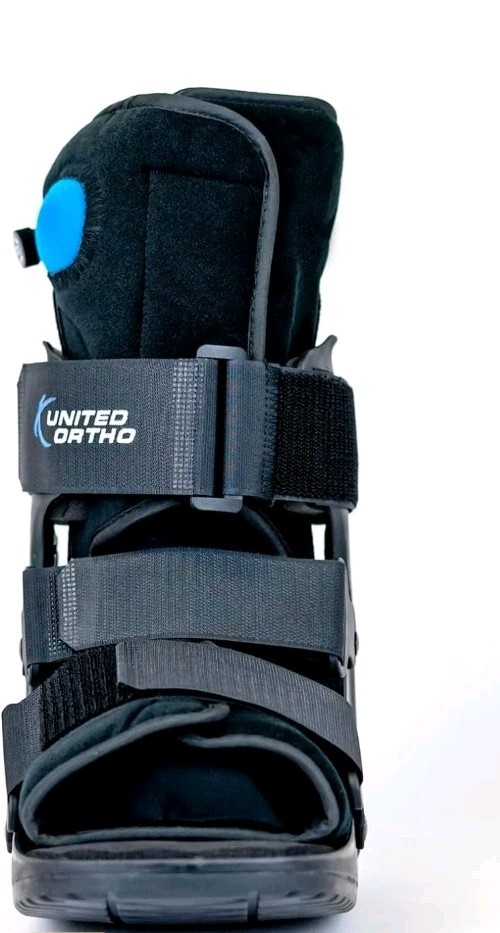United Ortho USA14115 Short Air Cam Walker Fracture Boot, Medium, Black