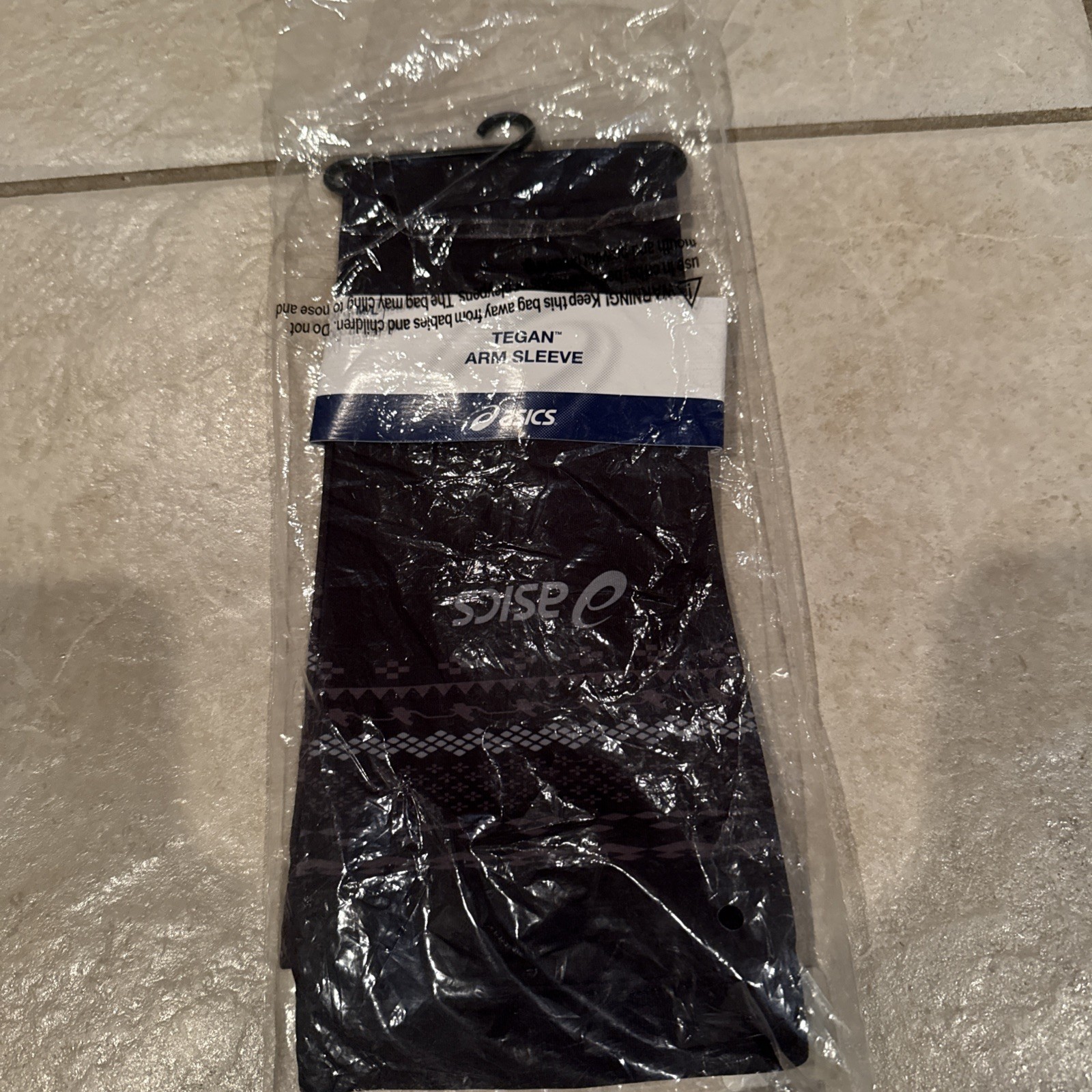 M/L Black/Gray Unisex ASICS Large Arm Compression Sleeves. New In Package