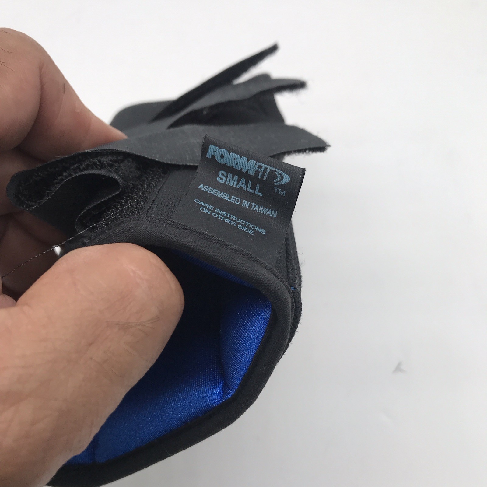 Formfit Small Adjustable Wrist Brace for Stabilization, Black/Blue