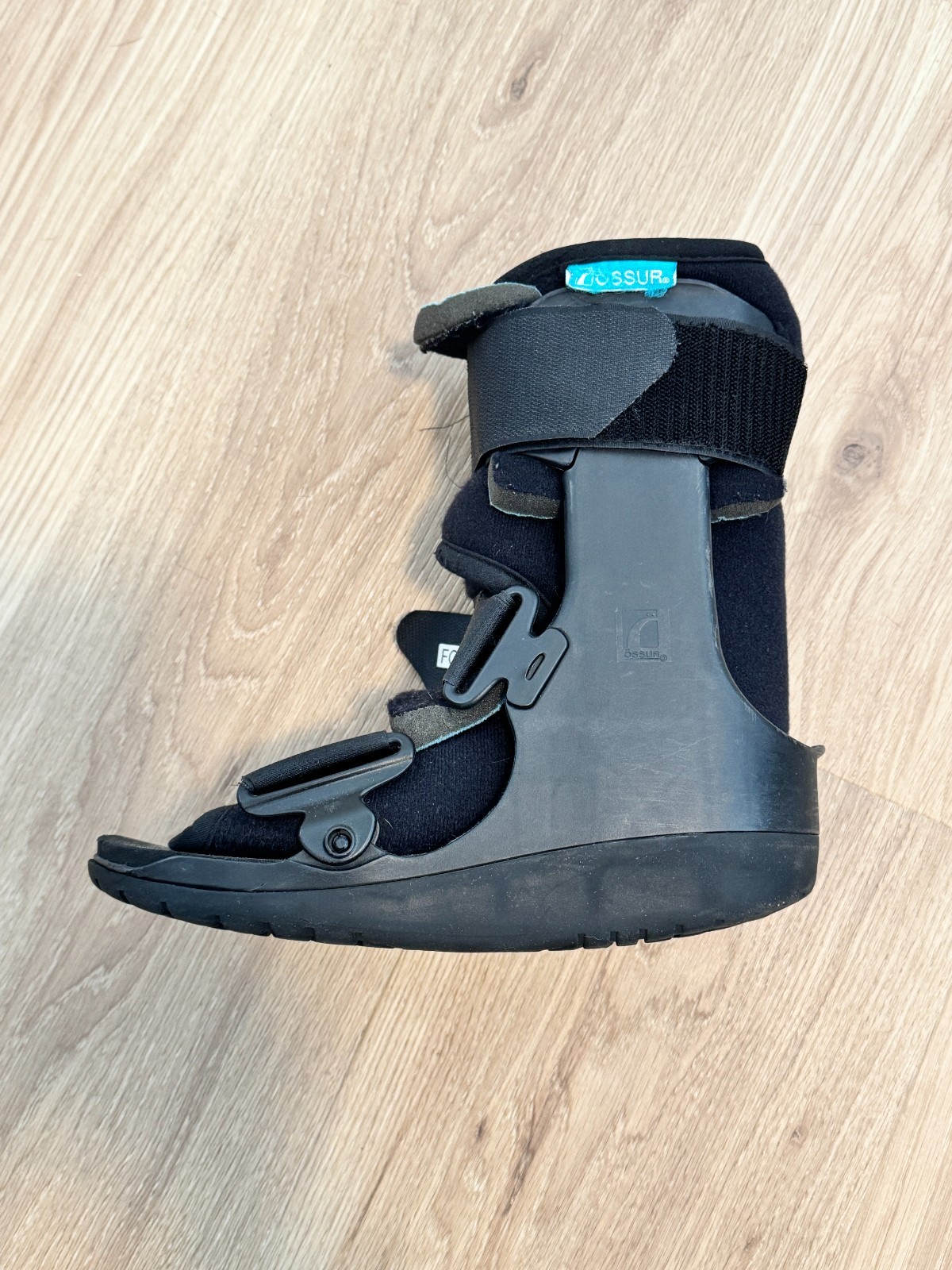 Ossur Formfit Walker Low Top SM Black Boot (W0500BLK)