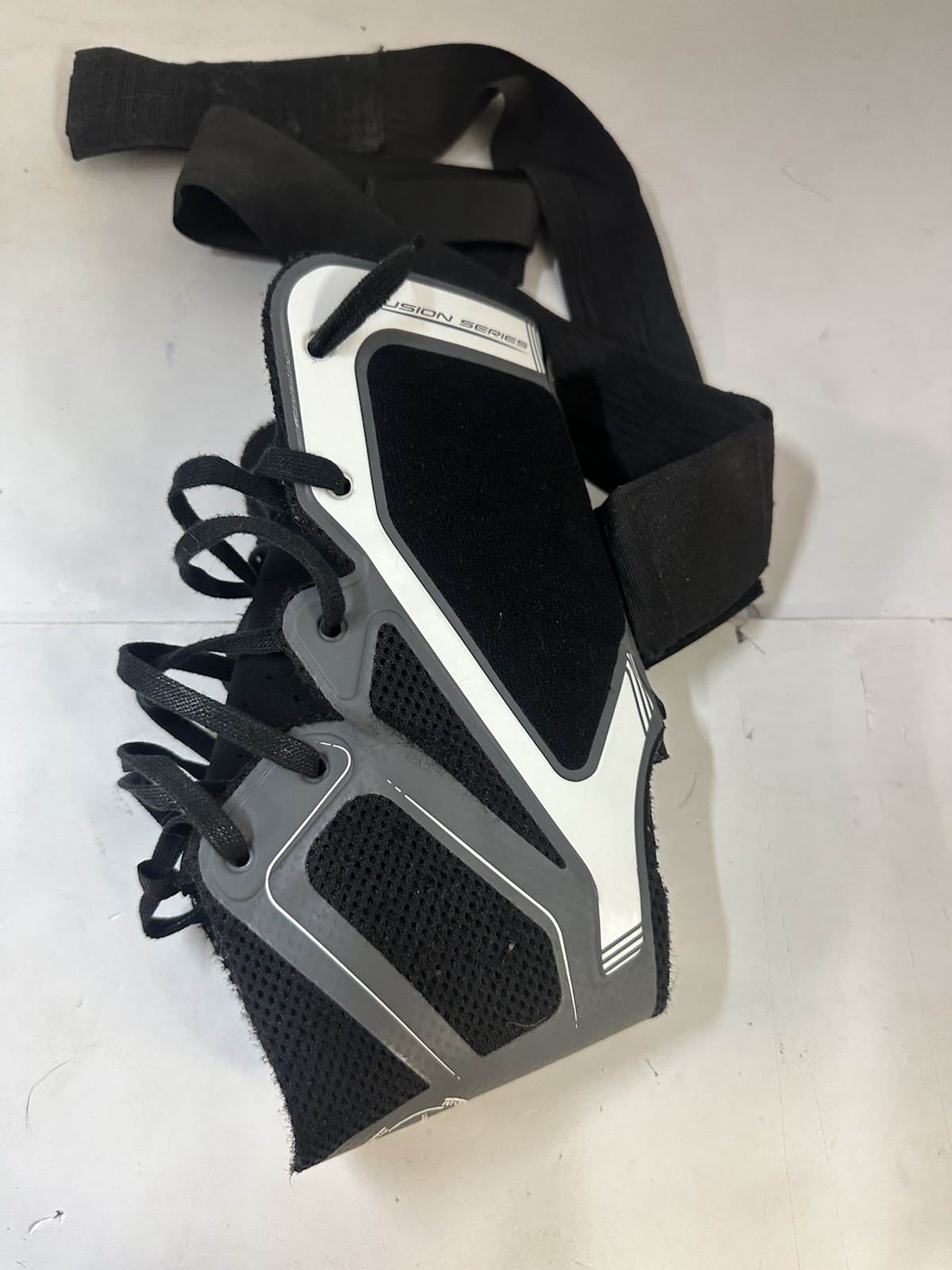 Ovation Black Medical Fusion Series Nu-Form Ankle Brace – SIZE MEDIUM