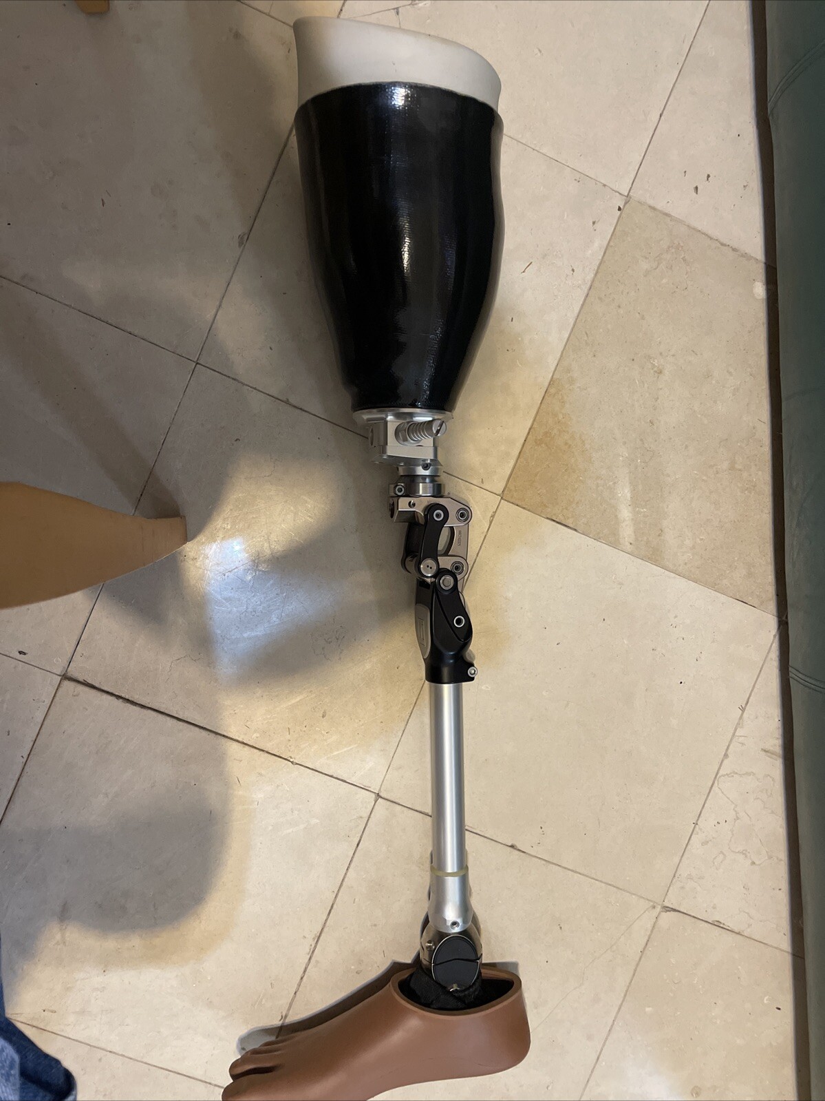 Ossur 1900 Prosthetic Knee. T O T A L knee 1900. Ossur Prosthetic Complete