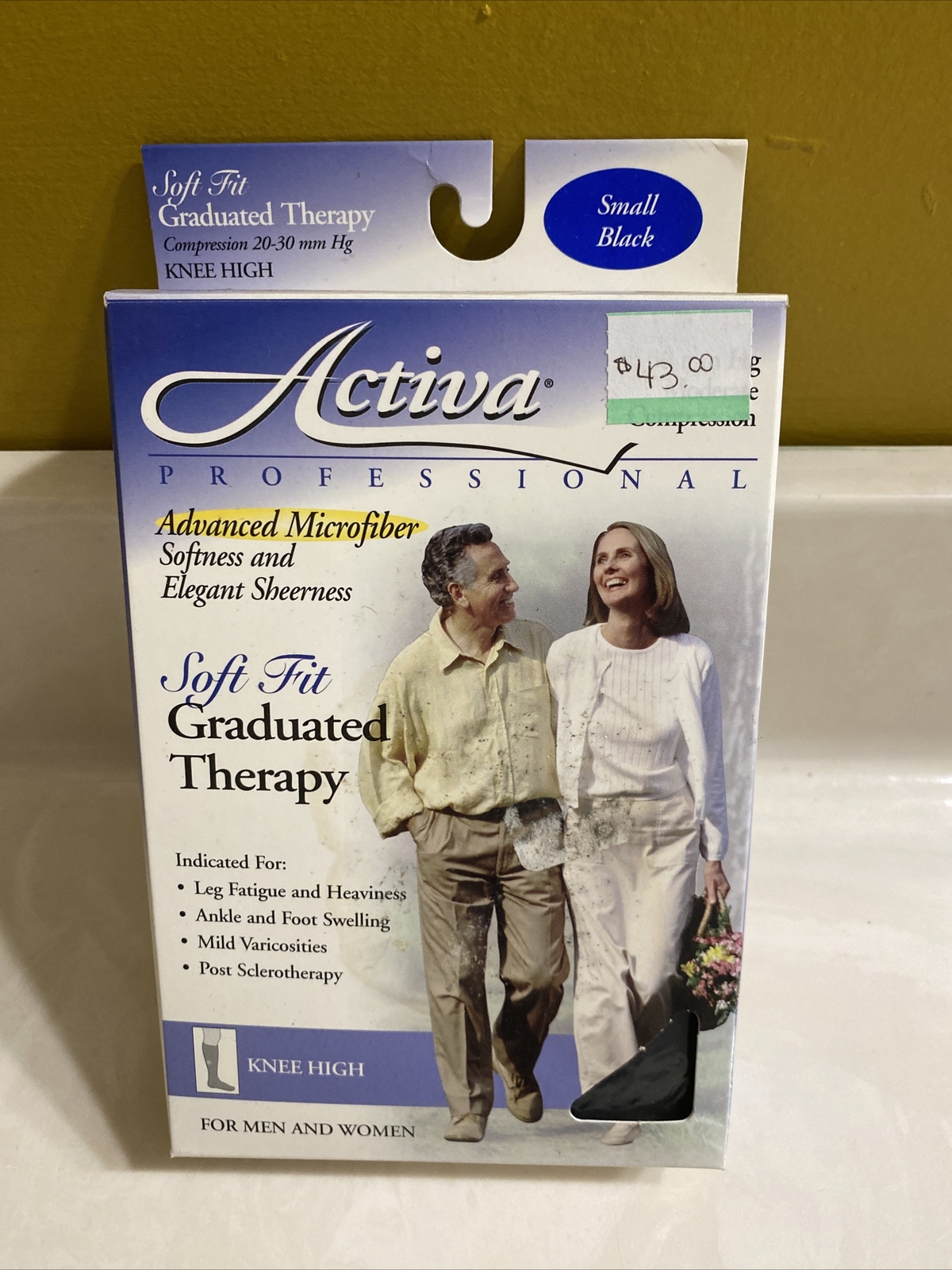 Activa Soft Fit Graduated Therapy Knee High 20-30 mmHg Closed Toe Small Black
