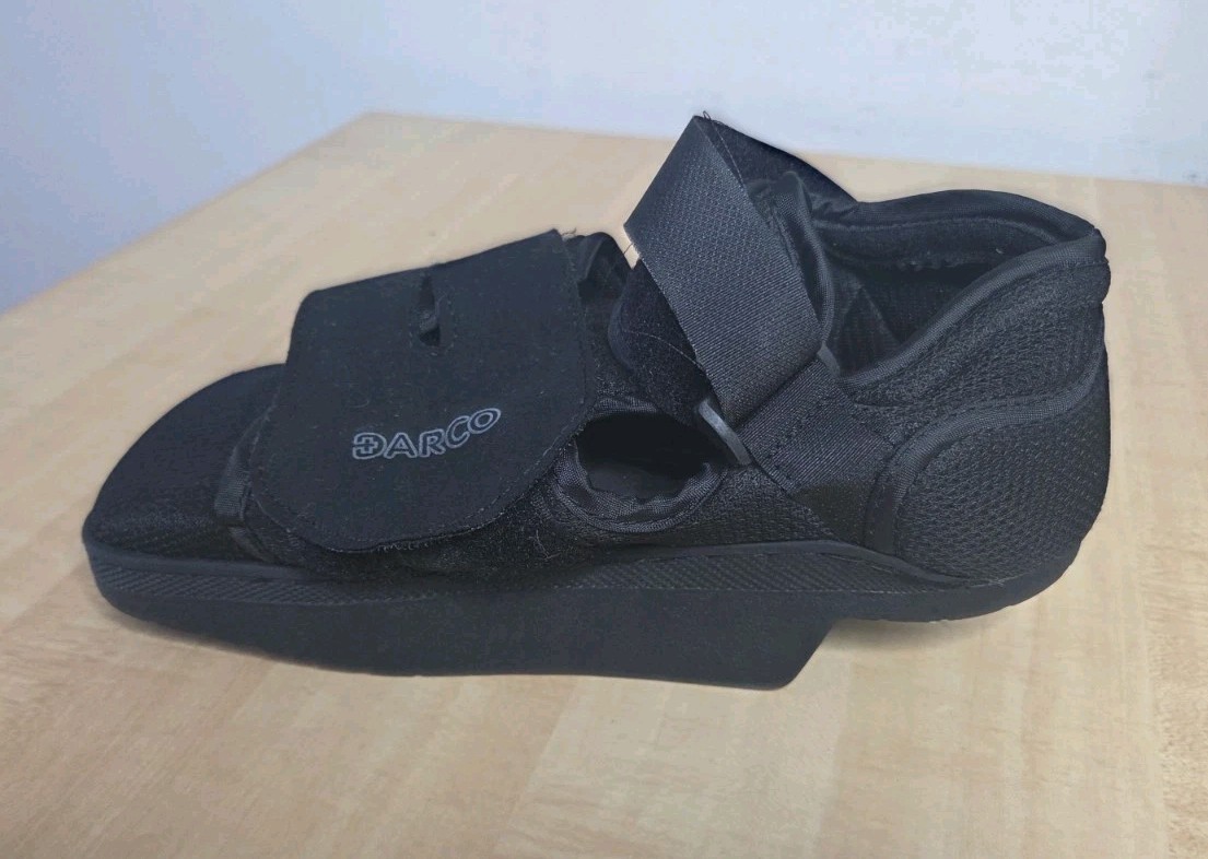 United Ortho Air Cam Walker Fracture Boot, Black, Size M w/Darco Post Op Boot