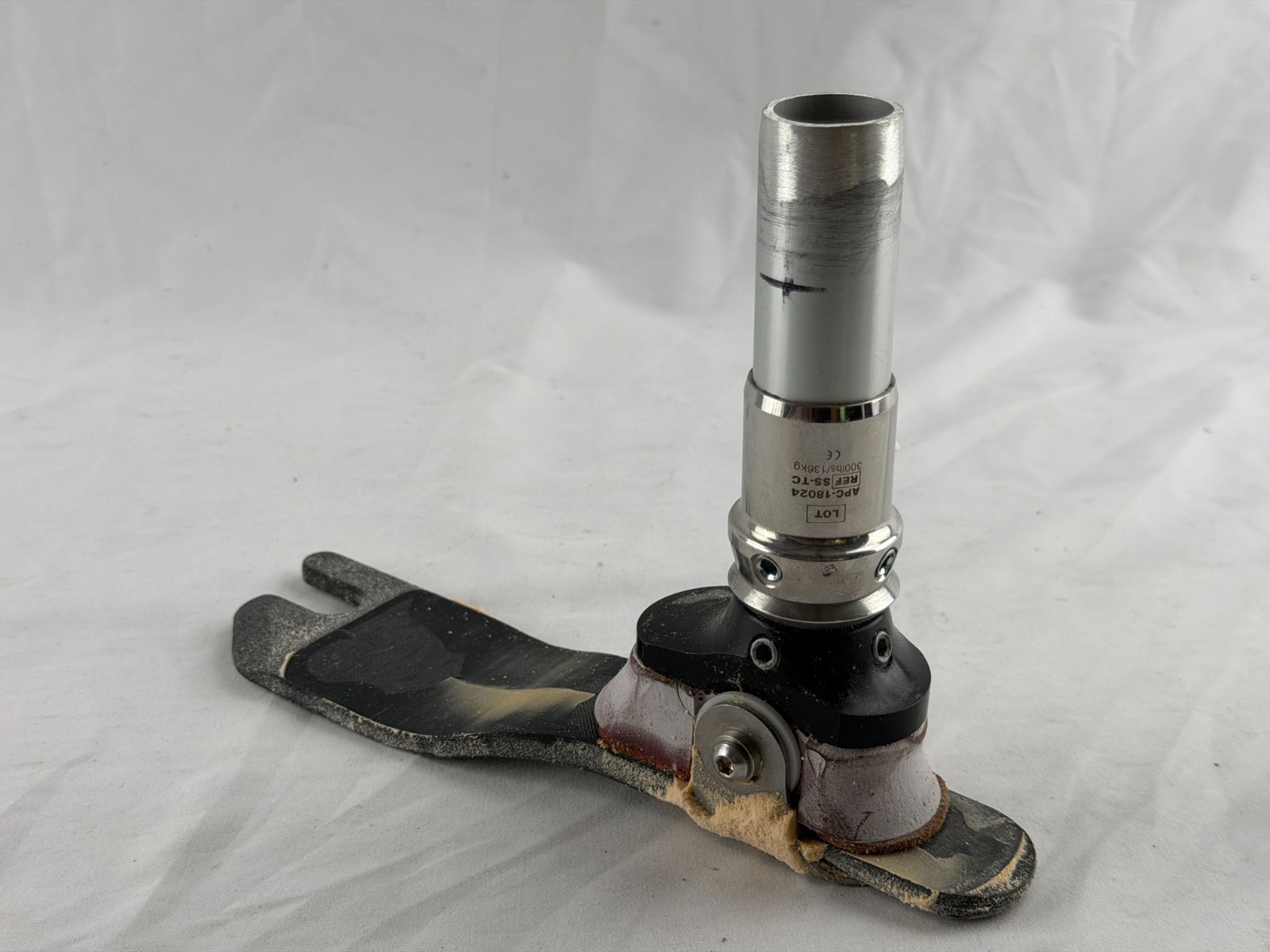 Carbon Fiber Prosthetic Foot & Tube Adapter – Modular Alignment – 136kg/300lbs