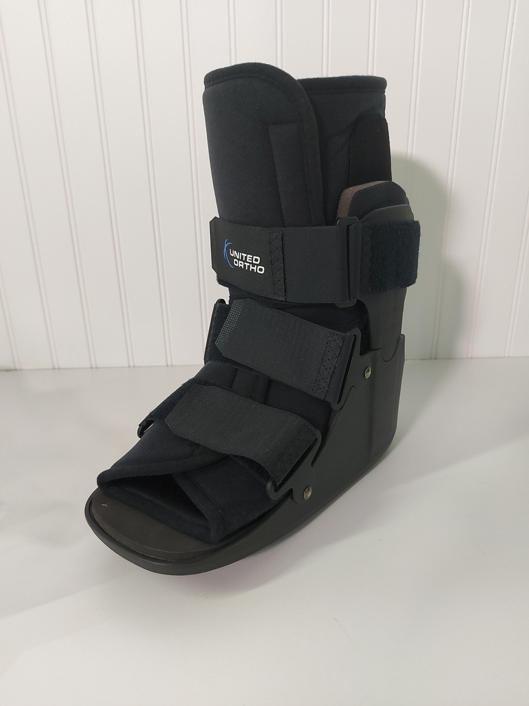 United Ortho USA14017 Short Cam Walker Fracture Boot, Large