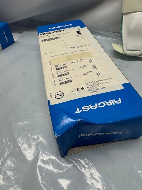 Aircast Ankle Brace -SMALL RIGHT *New-Box Damage