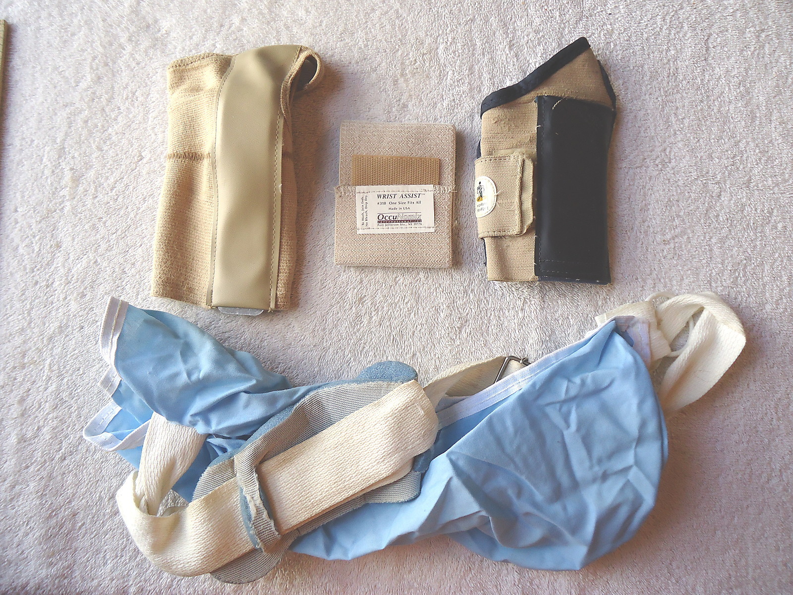 Lot Of 3 Wrist Supports And 1 Arm Sling ” GREAT COLLECTIBLE USEABLE ? LOT “