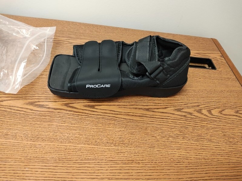 ProCare Squared Toe Post-Op Shoe Size: Medium ( Wear on the left or right )