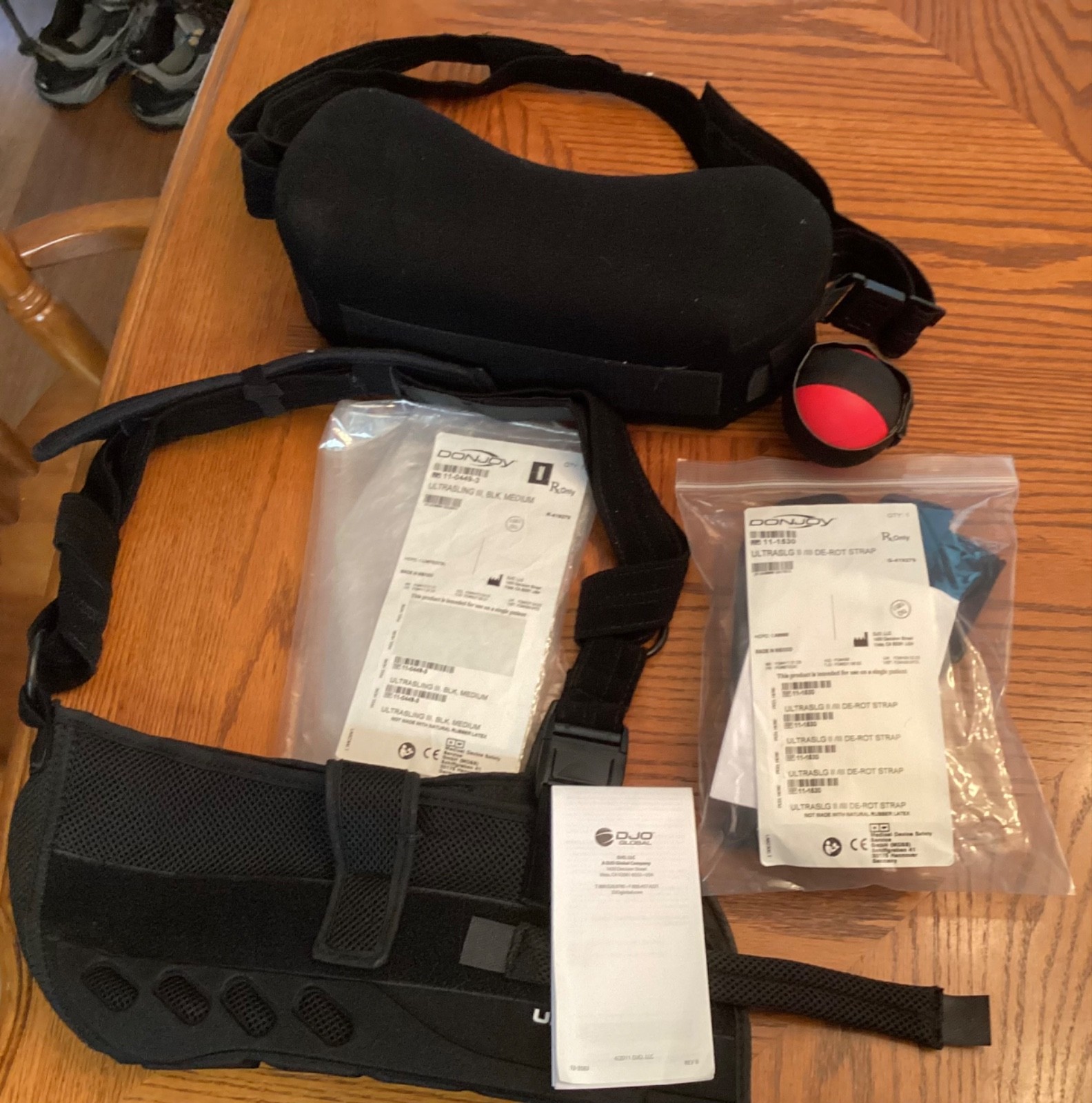 DonJoy Ultrasling III. Medium Ref# 11-0449-3 Black Shoulder Support. Pre-owned