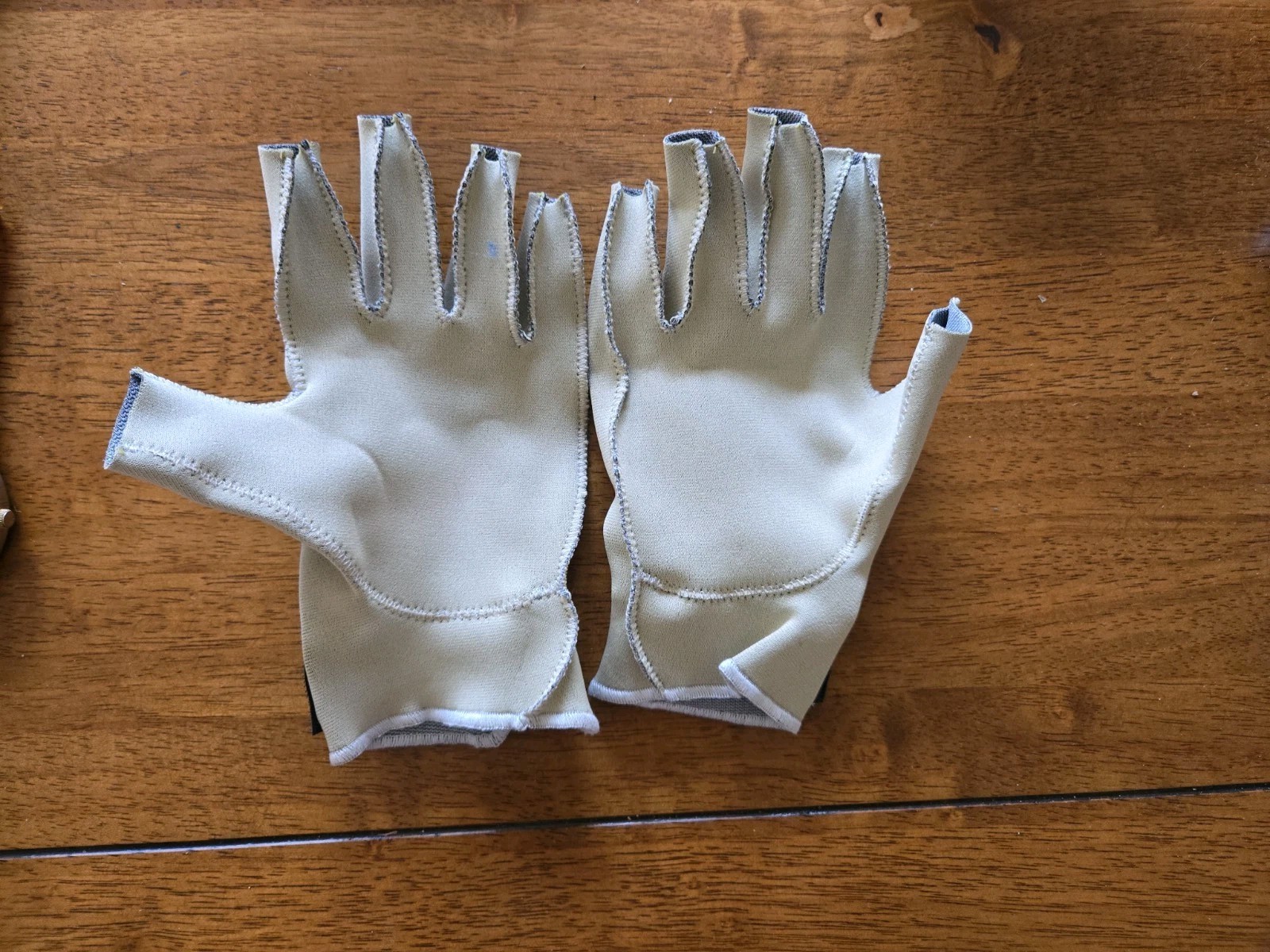 Bell-Horn Arthritis Aids Therapeutic Gloves in Taupe Size: Medium