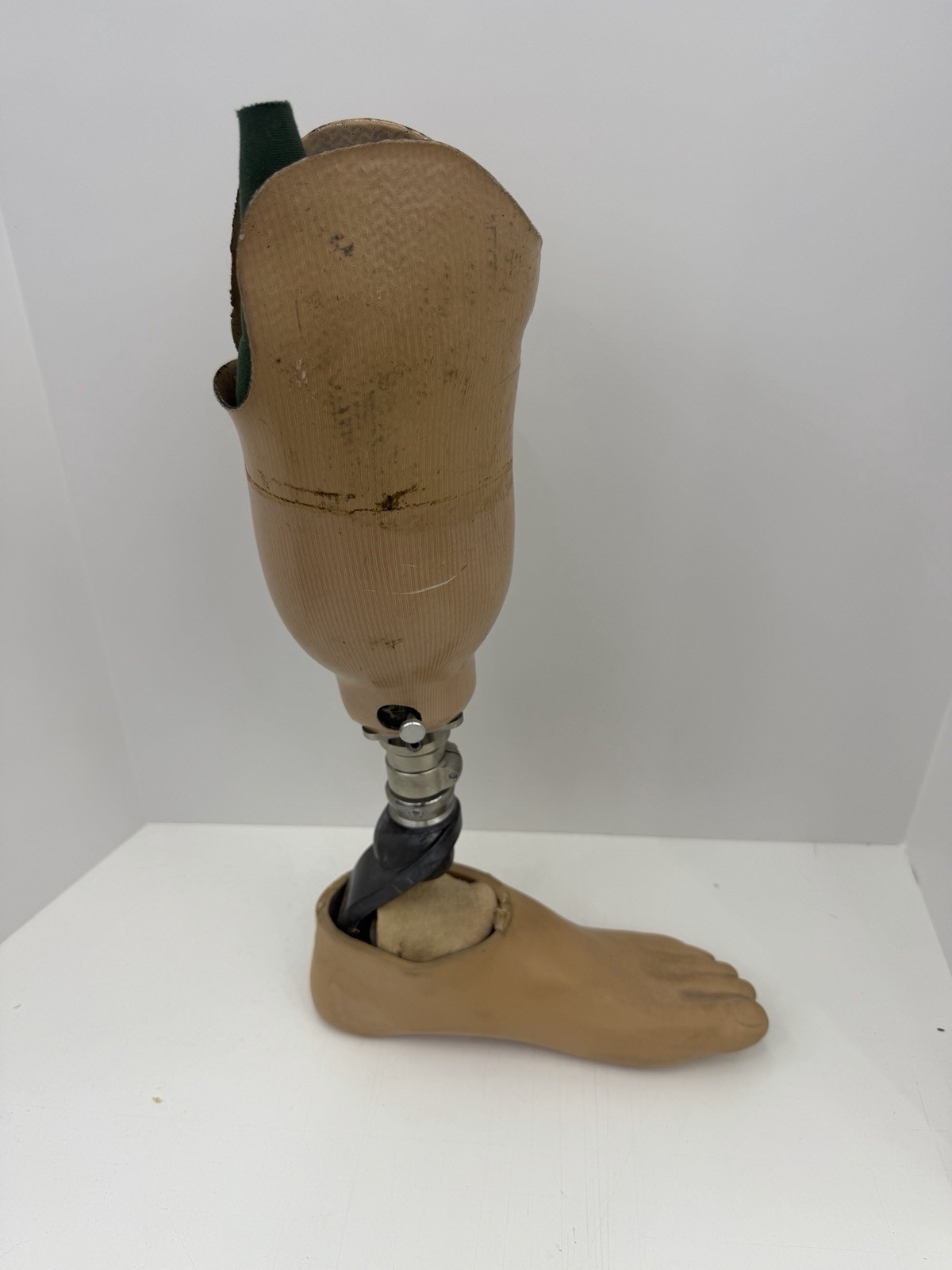 Fillauer Below Knee Prosthetic Leg APC TI-100C Carbon Fiber Pylon Right 29L