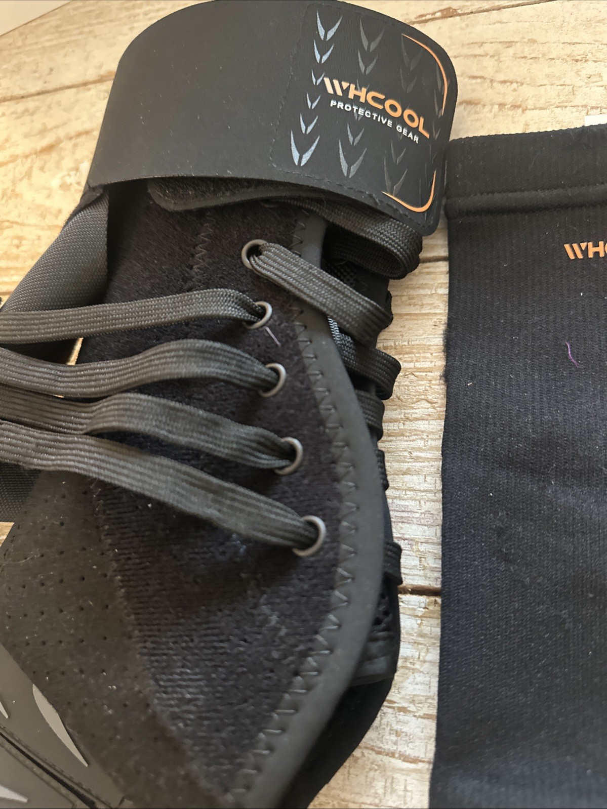 Slim-Fit Ankle Brace for Sprained Ankle, Quick Lace Up Ankle Unisex Size M