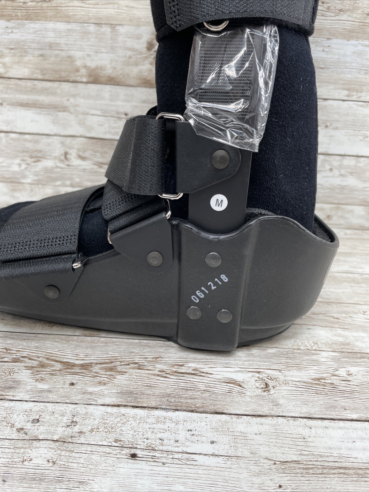 DonJoy High Tide Walking Boot #11-0179-3-06136 Size: Medium -New-