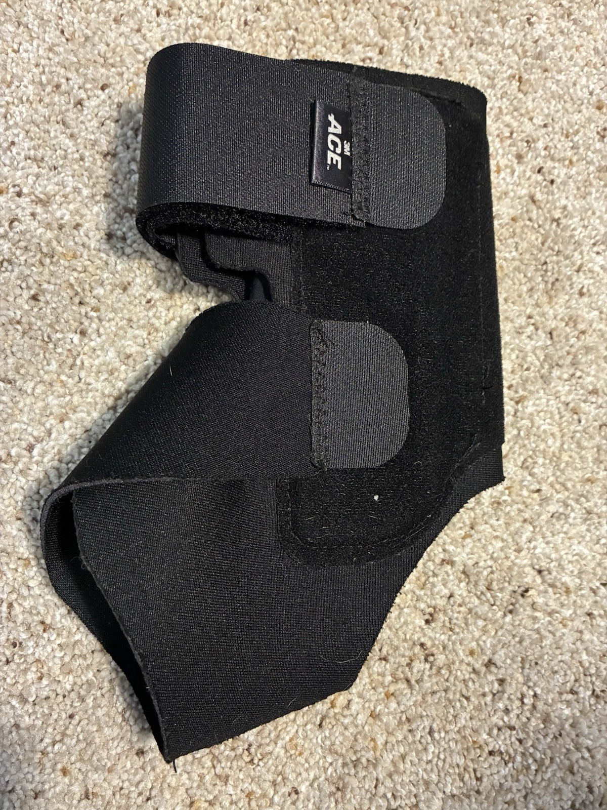 3M Ace Neoprene Adjustable Ankle Brace With Side Supports Size M/L