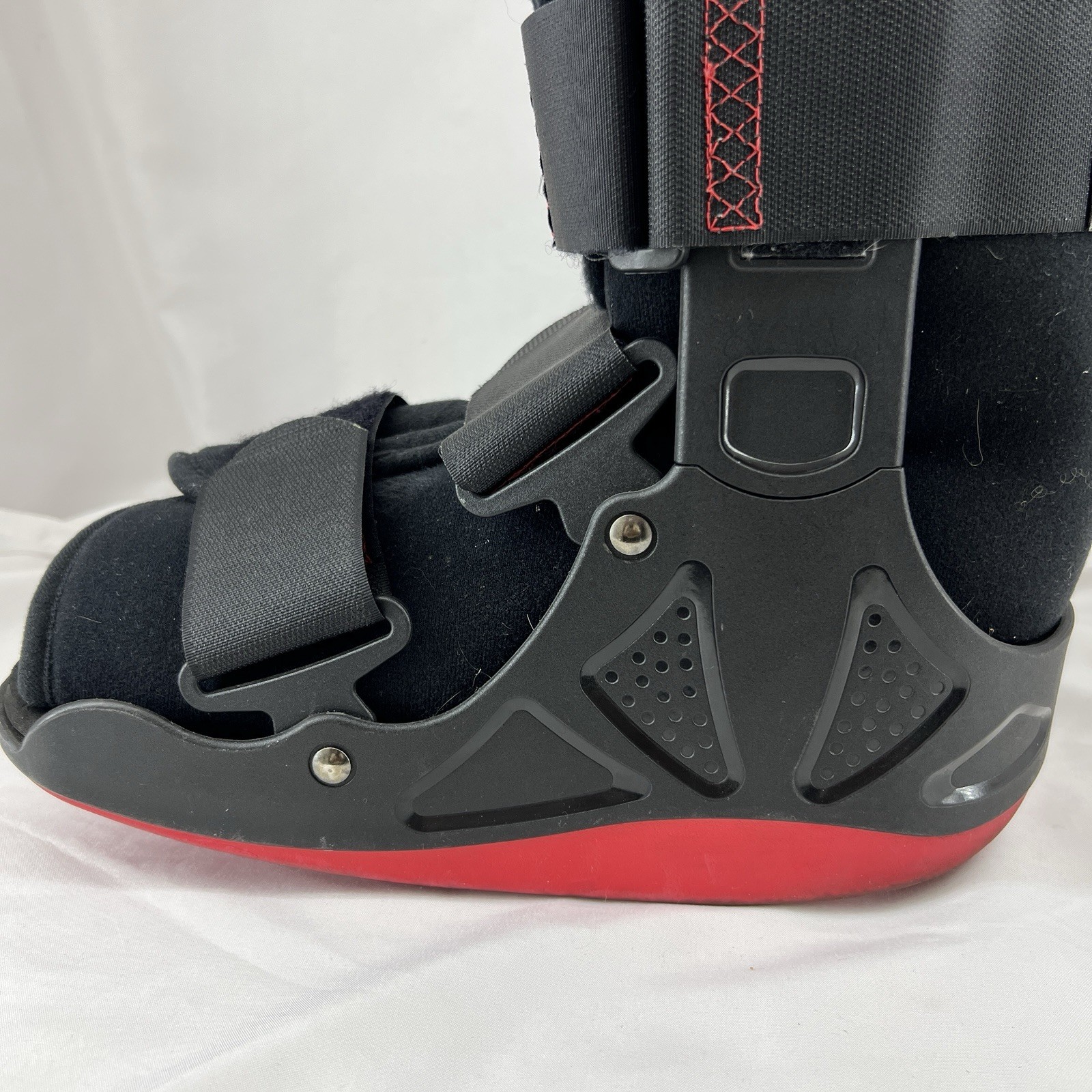 ProCare XcelTrax Air Ankle Walker Brace/Walking Boot Medium Adjustable air pump