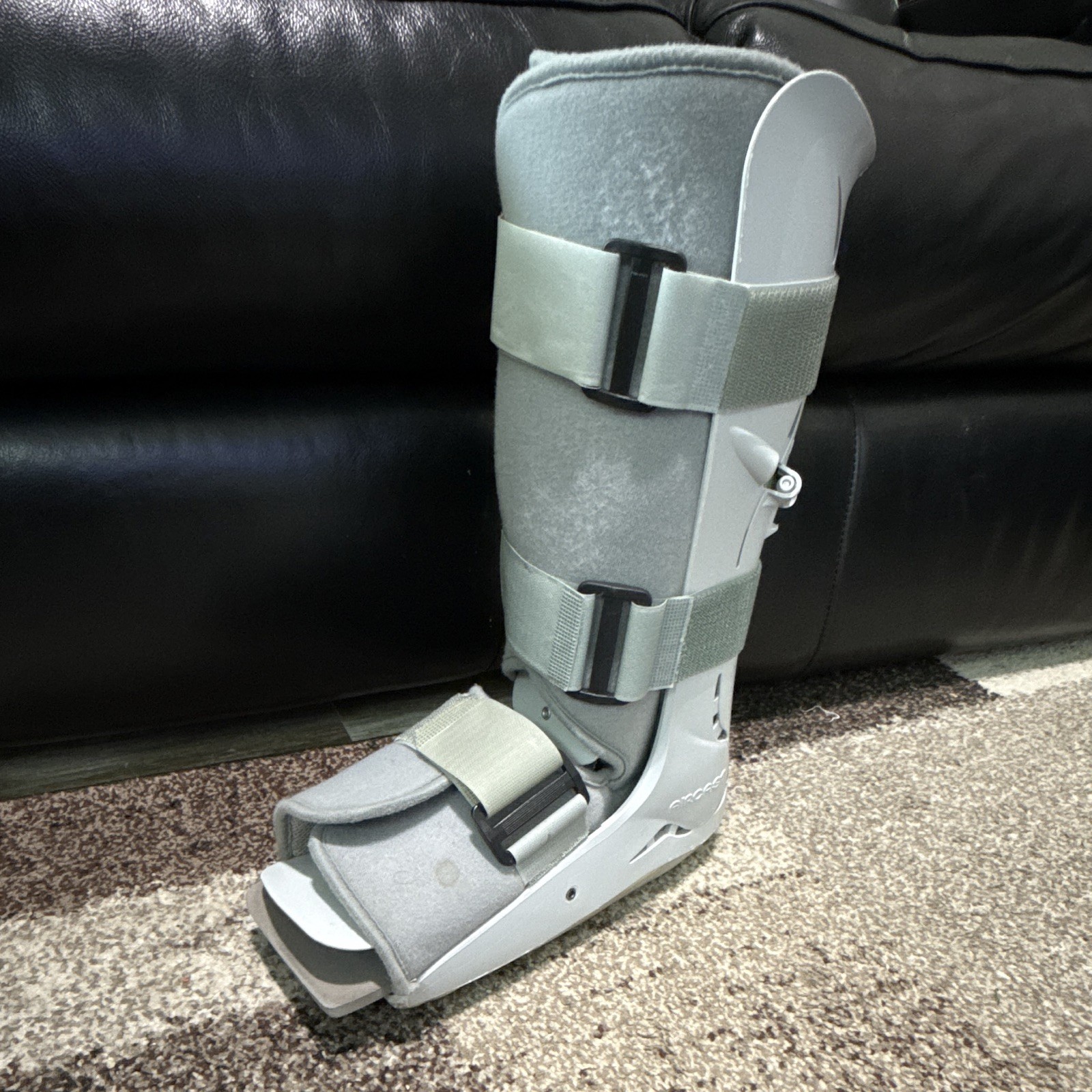 Aircast Adjustable Walking Boot Ankle Foot Immobilizer Plastic Gray/White M
