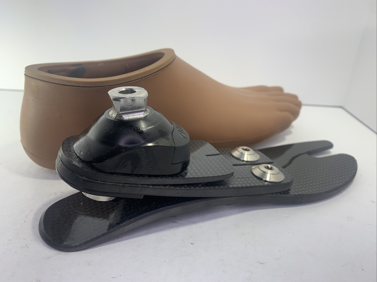 right ossur pro-flex proflex LP prosthetic foot. size 24. category 3.