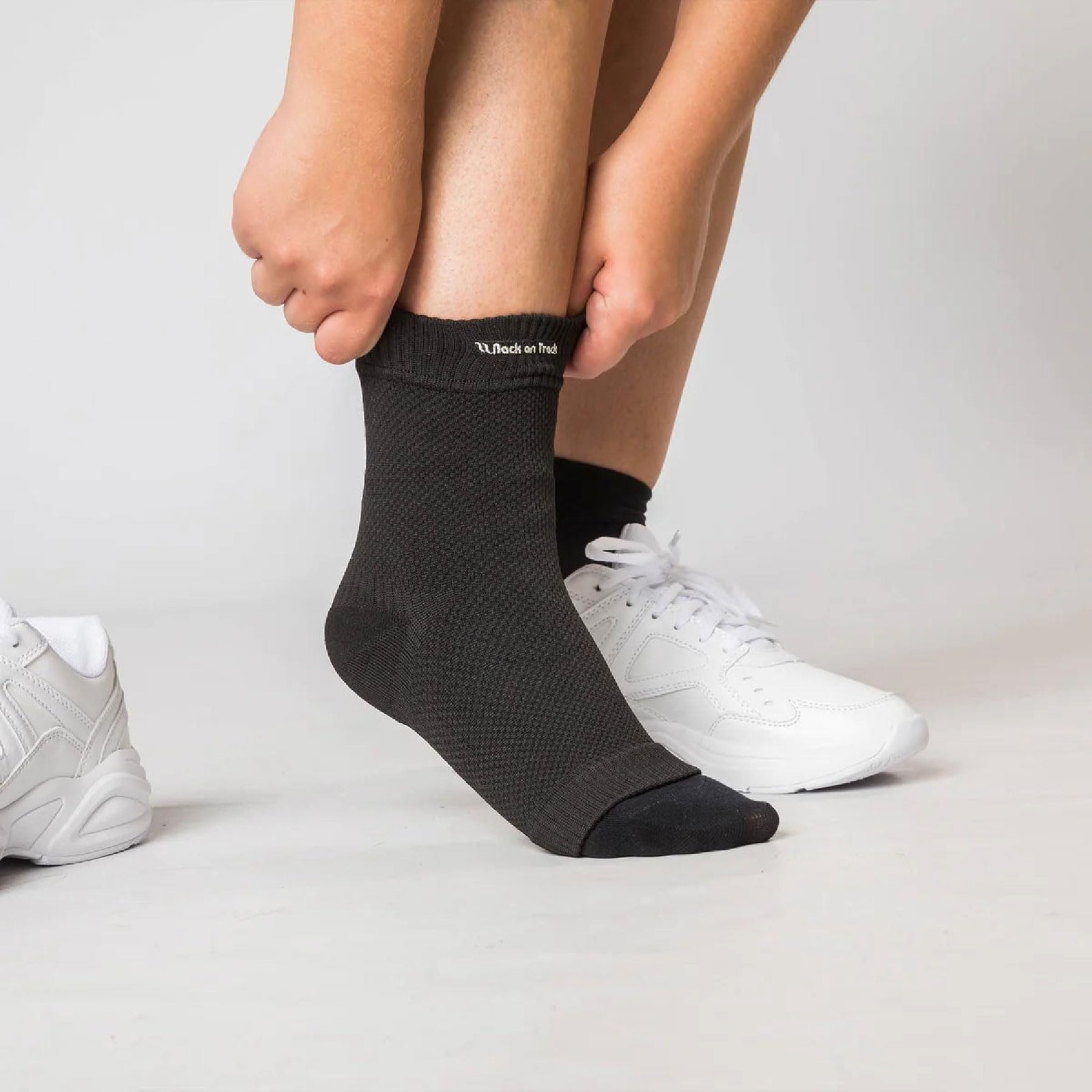 Back on Track Physio Ankle Brace 4-Way Stretch 1407 with Medium, Black