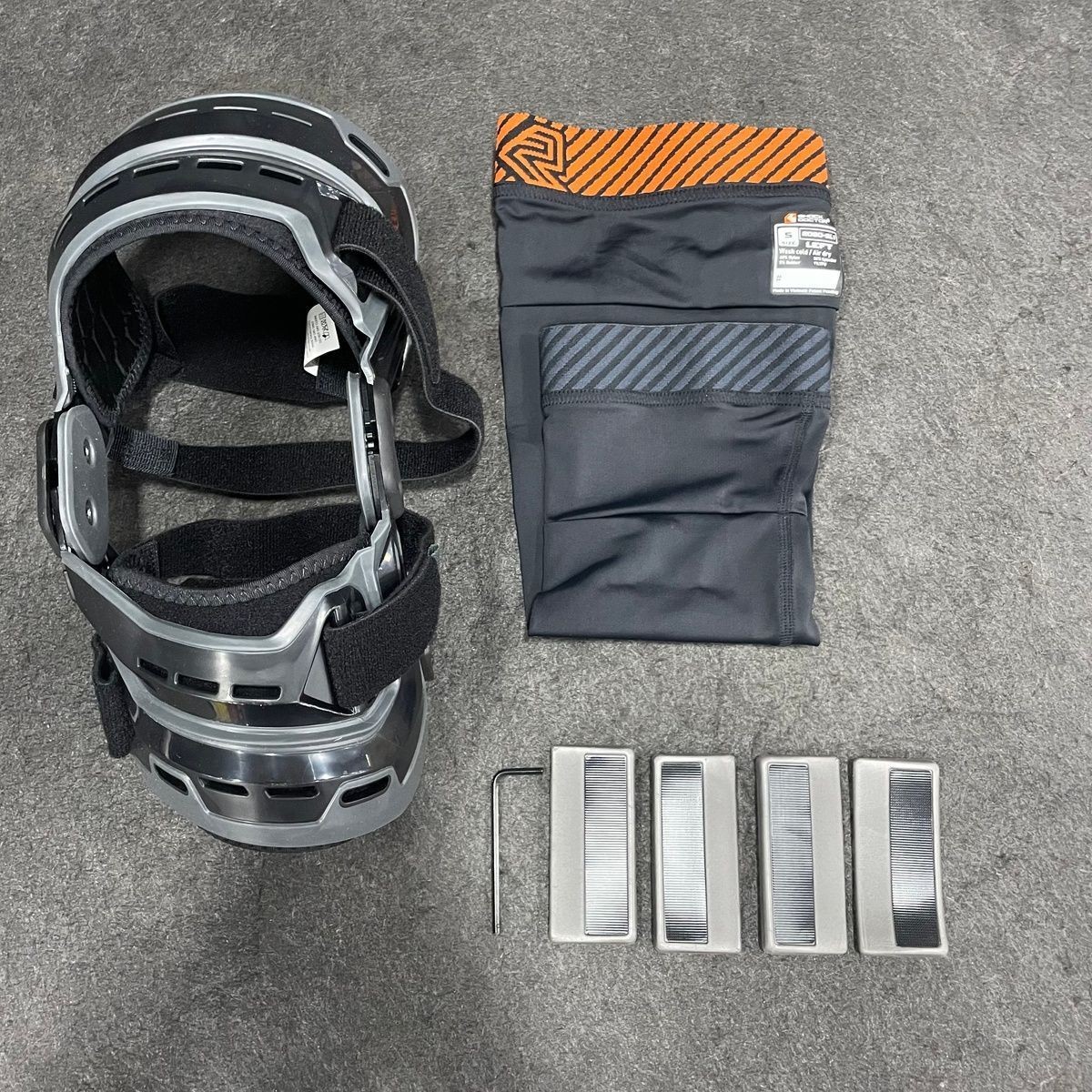 Shock Doctor Elite Bio Logix Knee Brace, Black, Small Left, NEW OPEN BOX