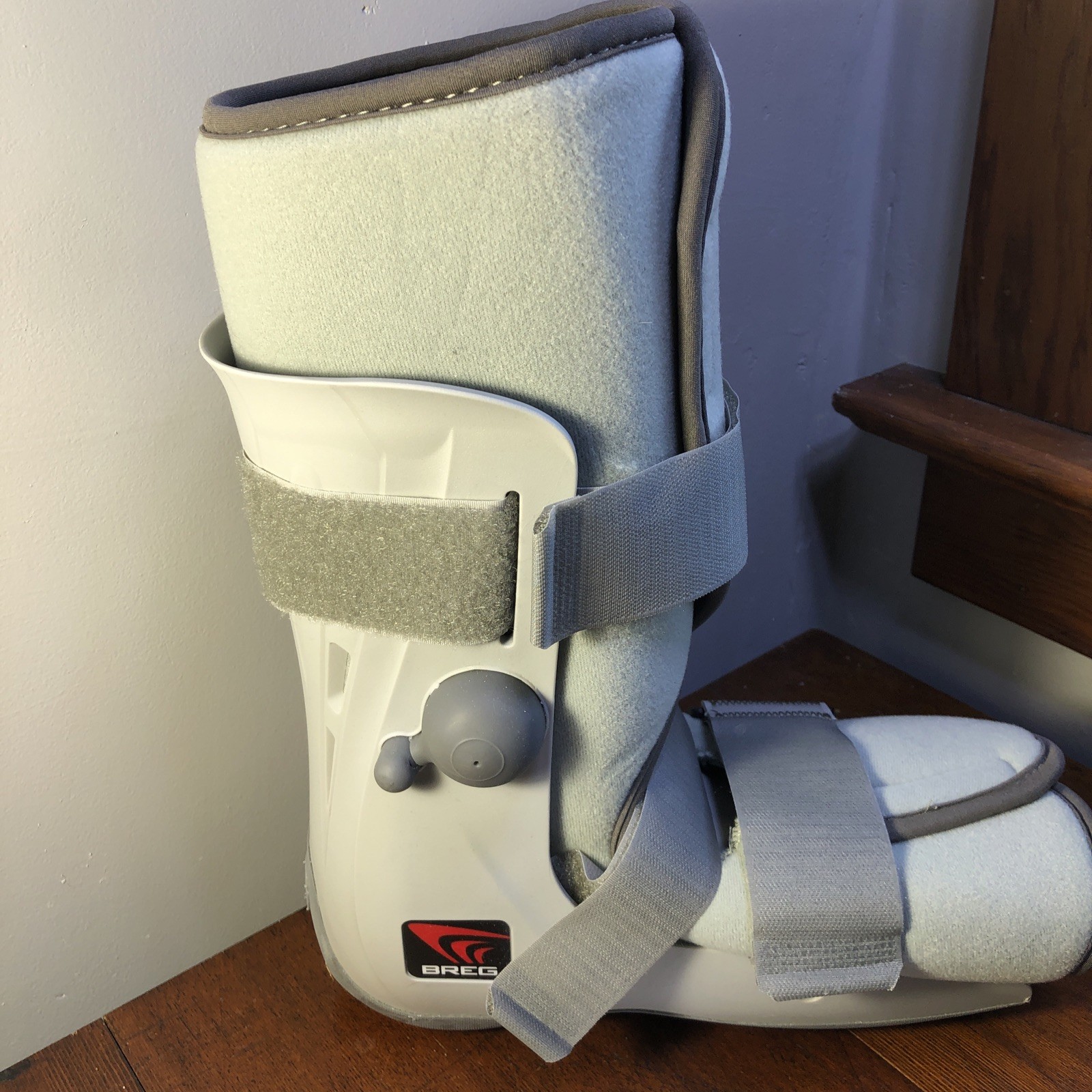 BREG Genesis Walker BOOT 3-Strap W/Air Pump Ankle Support Size Medium-Worn Once