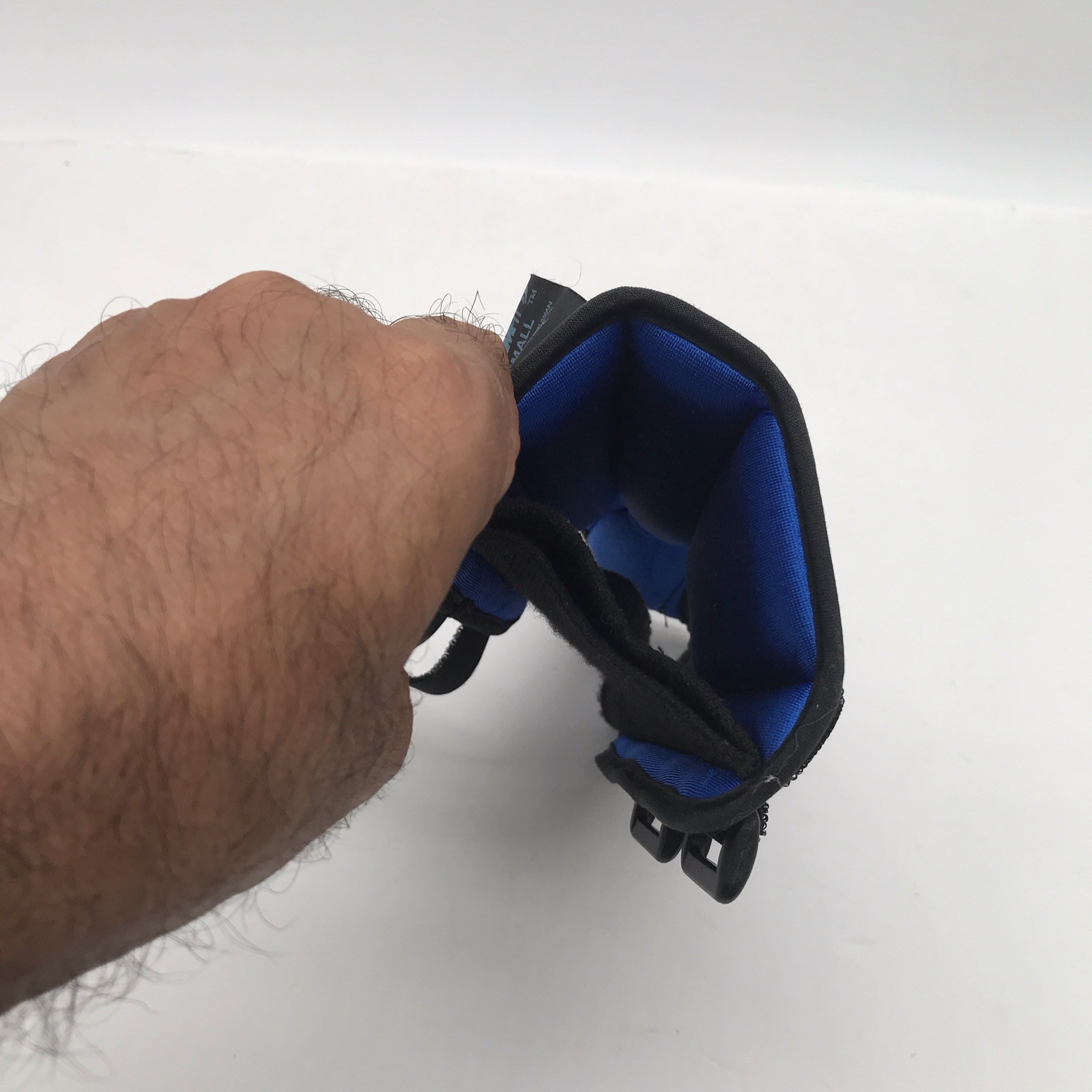 Formfit Small Adjustable Wrist Brace for Stabilization, Black/Blue