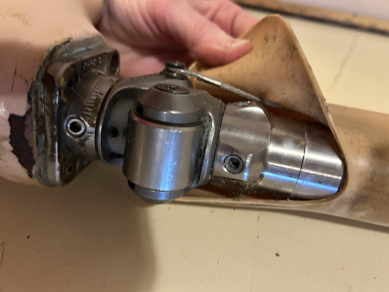 Vintage PROSTHETIC LEG LEFT FOOT FULL LEG Above Knee THIGH 10.5″ foot