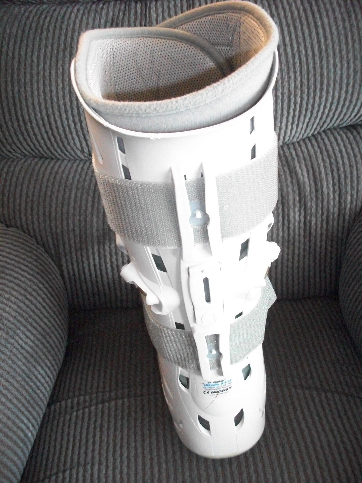 AirCast Soft Strike Walker Medium Walking Brace Boot Foot Orthopedic Needs Pump