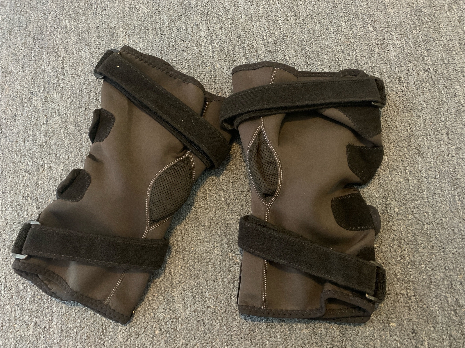 Set Of 2 Breg OA Impulse Pull Medial Knee Braces – Left And Right – Size Large