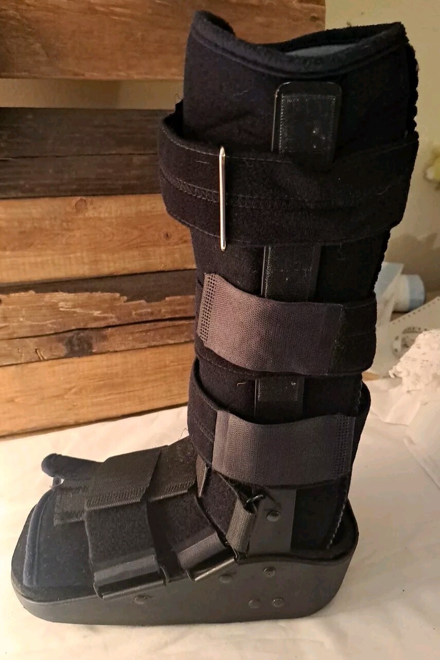 Maxtrax Orthopedic Walking Boot M Medium Brace Ankle Foot Protection DJO