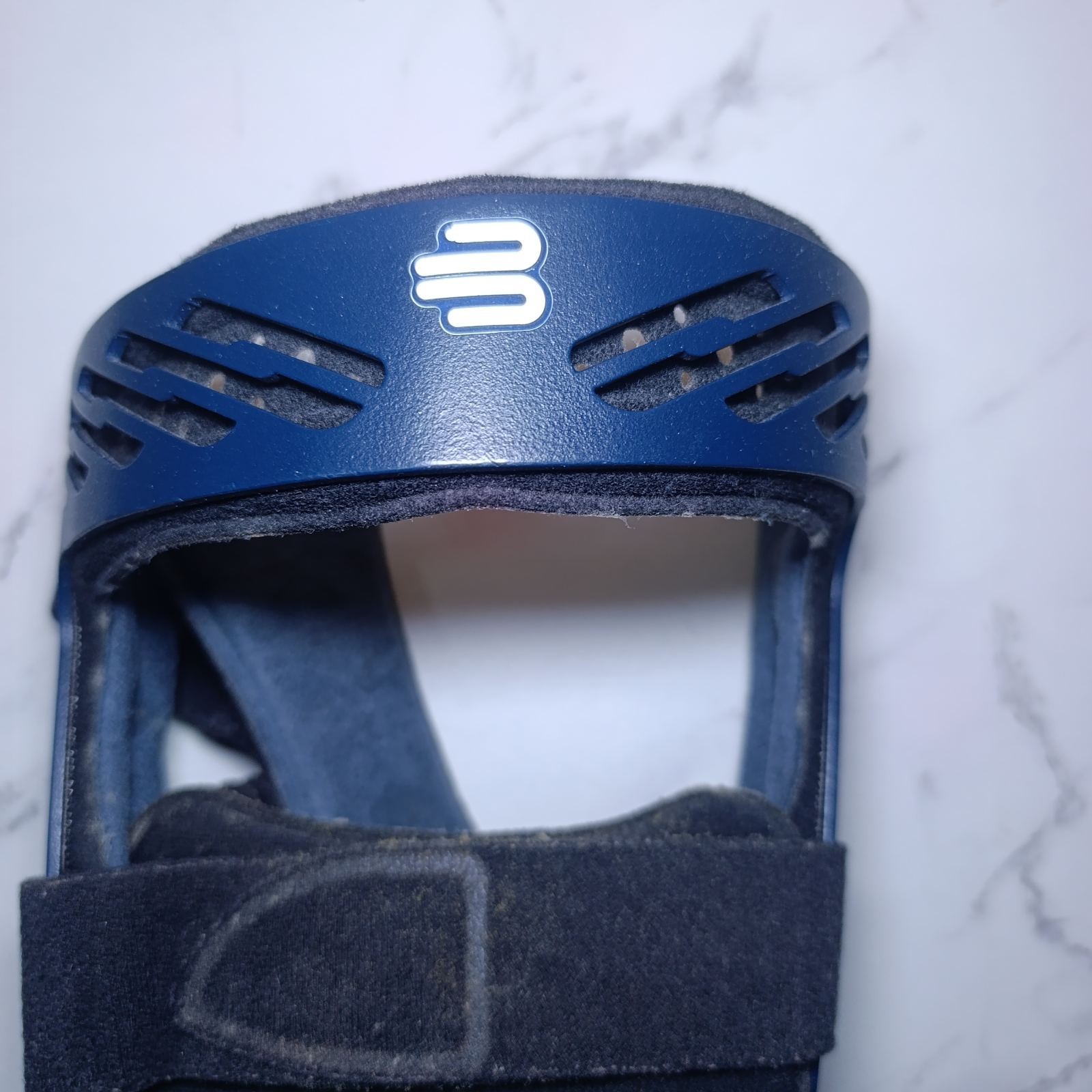 4L size Bauerfeind SecuTec GENU Stabilizing knee orthosis joint relieves Germany