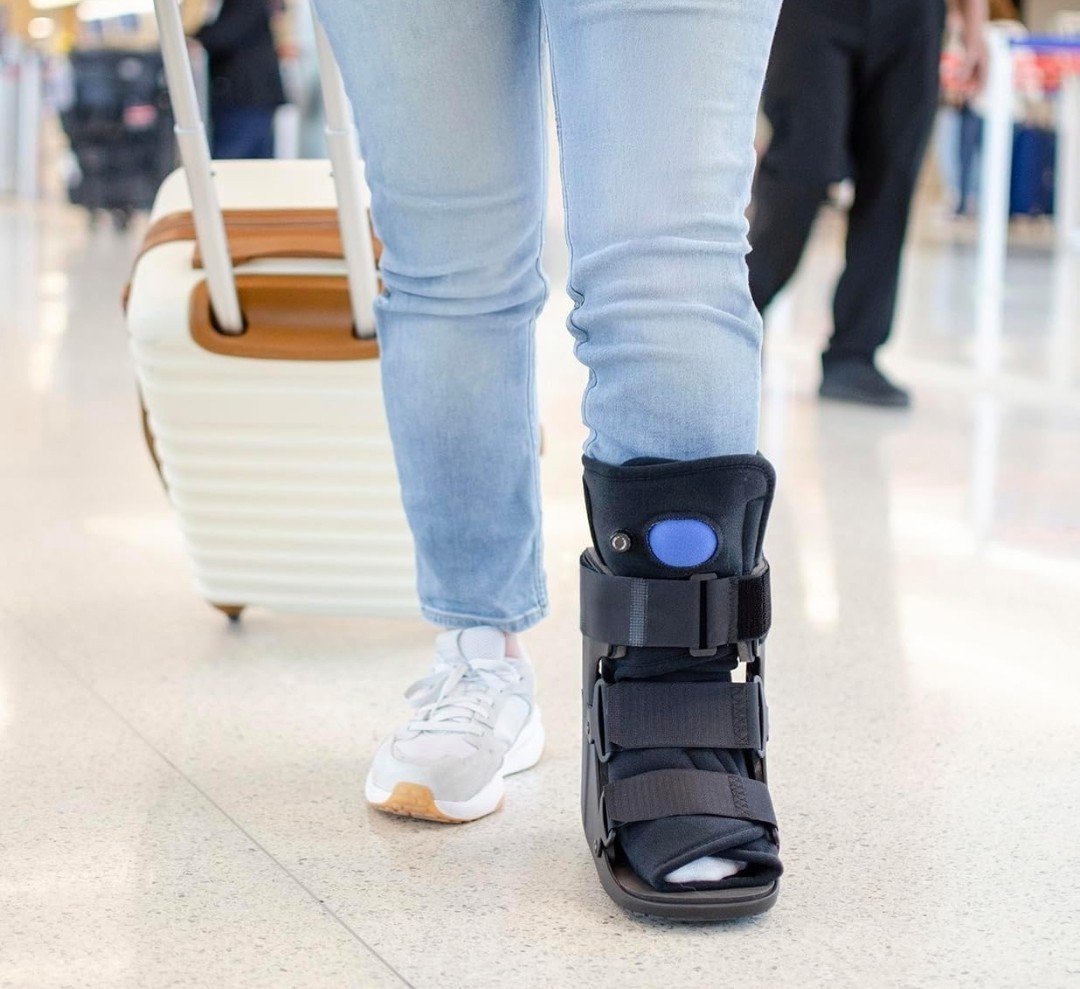 United Ortho Short Air Cam Walker Fracture Boot, Large, Black *Light Use*