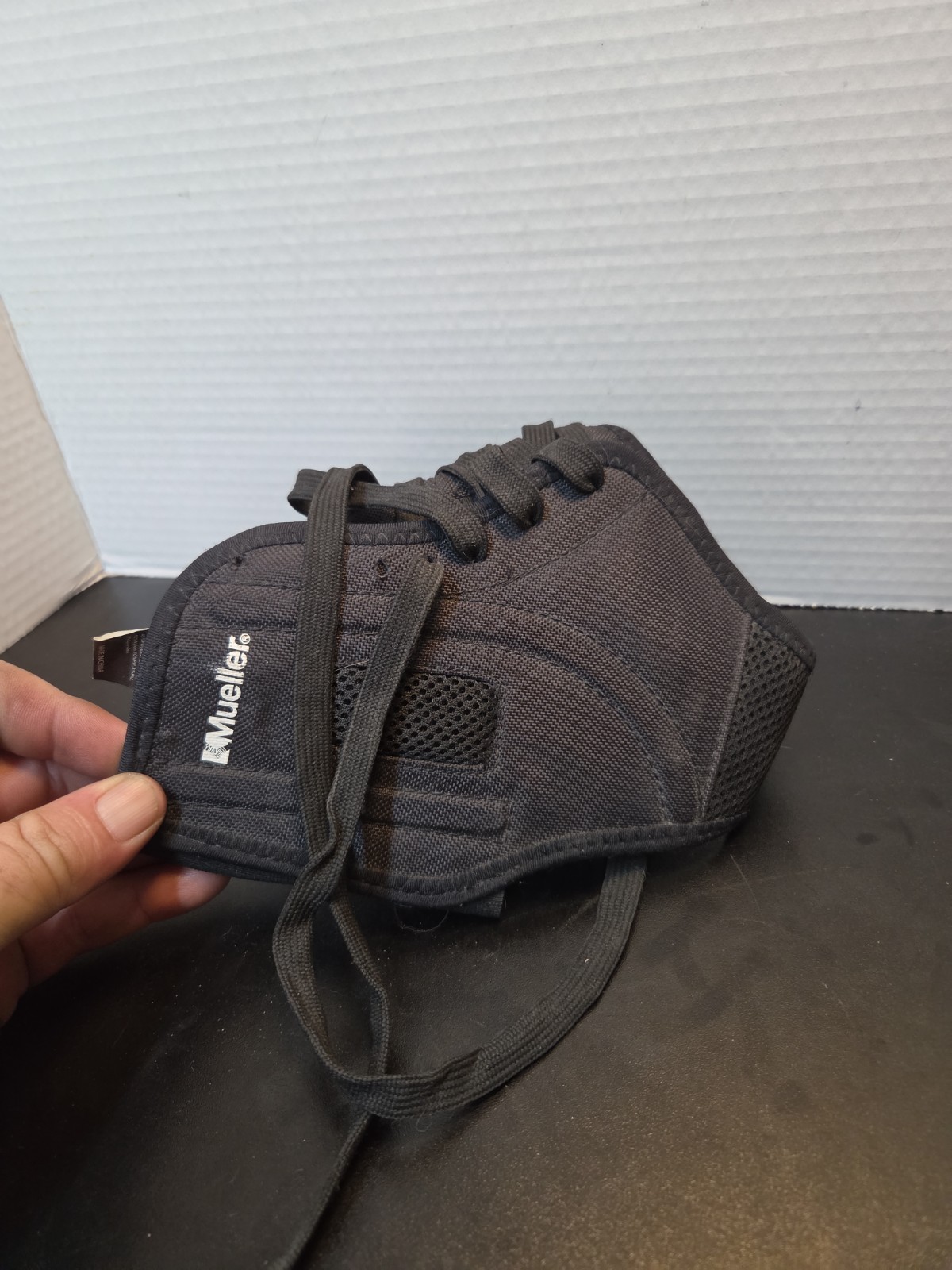 Mueller Ankle Brace – Medium – B43332