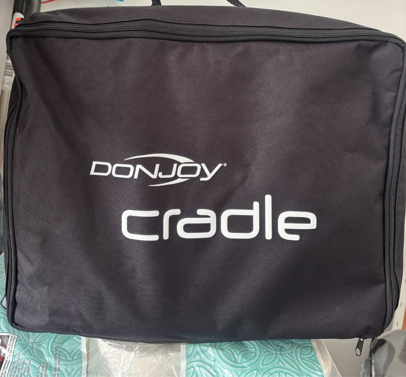DONJOY Shoulder Cradle 11-9123-4, Used for a week