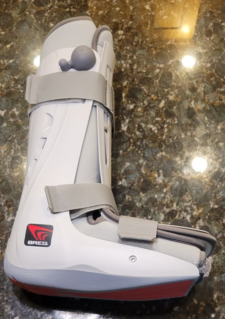 Berg Genesis Walking Boot (Medium) (Tall) with air support