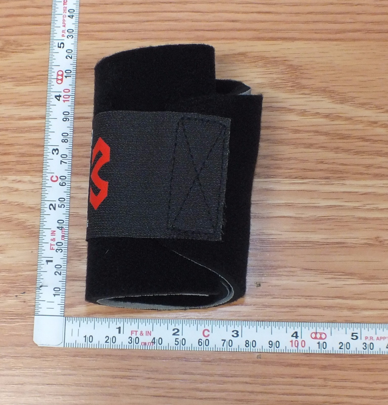 Genuine McDavid (451) Adjustable Hook & Loop One Size Fits Most Wrist Wrap *READ