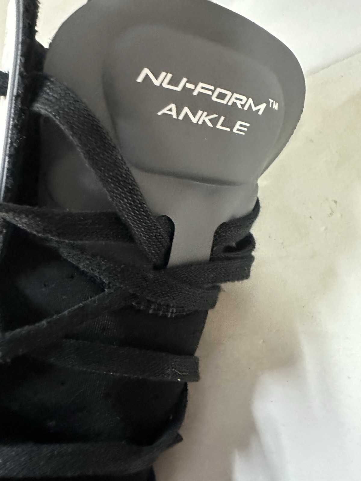 Ovation Black Medical Fusion Series Nu-Form Ankle Brace – SIZE MEDIUM