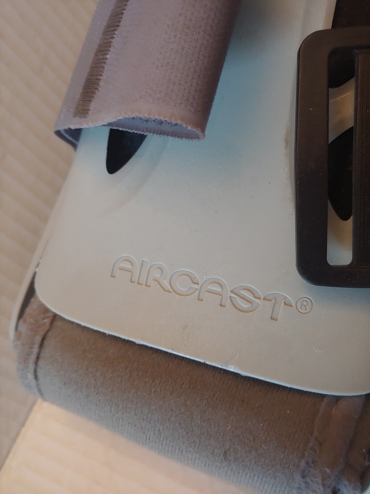 Aircast Brace Walking Boot Medium Softstrike Inflatable Foot Ankle Sport Injury