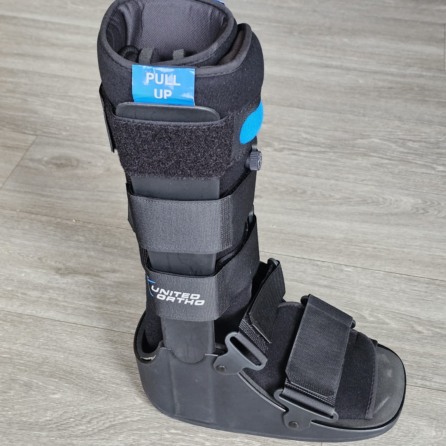 United Ortho B006L8M9AE Air Cam Walker Fracture Boot, Small, Black