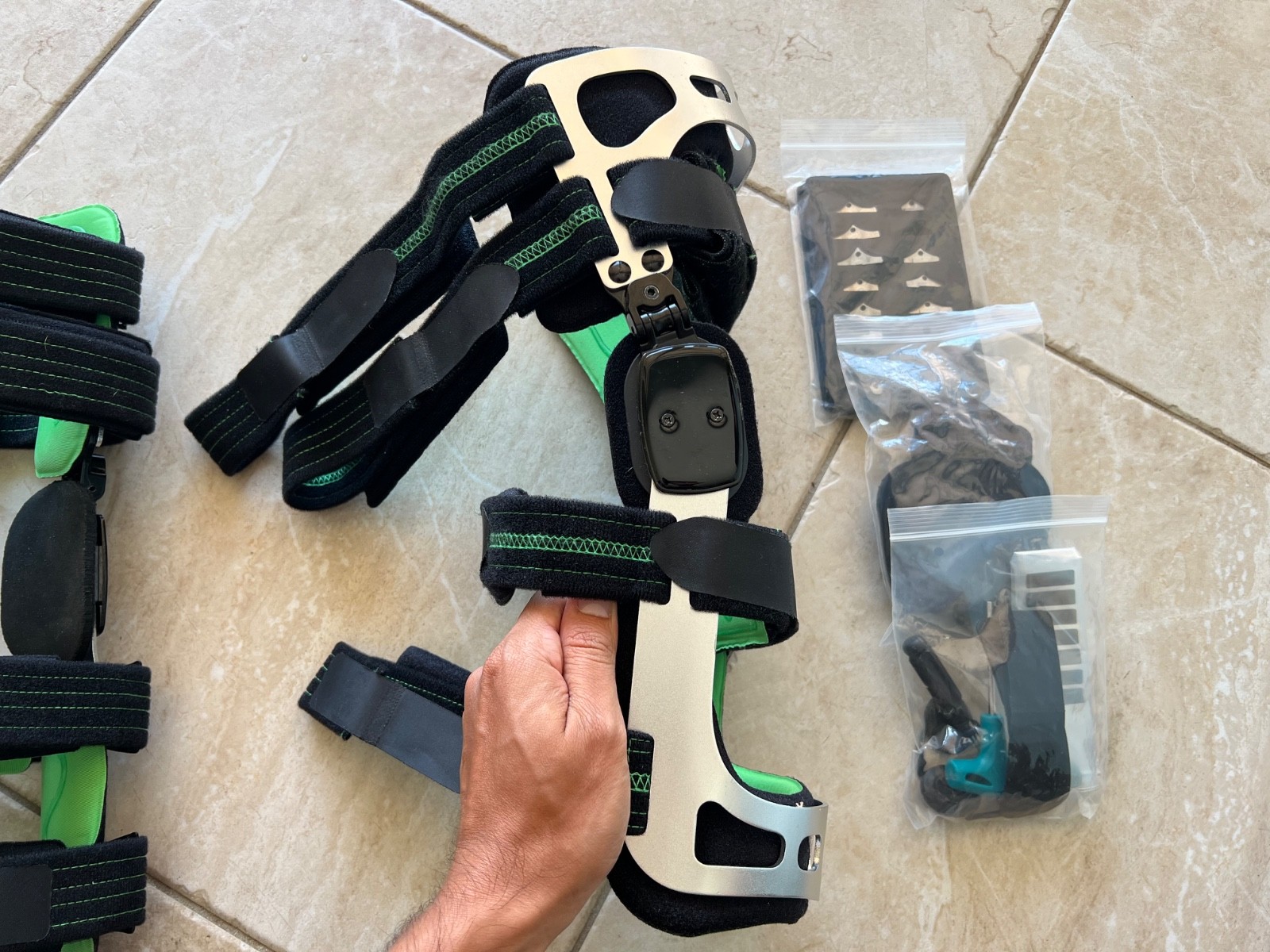 Range of Motion Knee Brace (right OR left, Medium size).