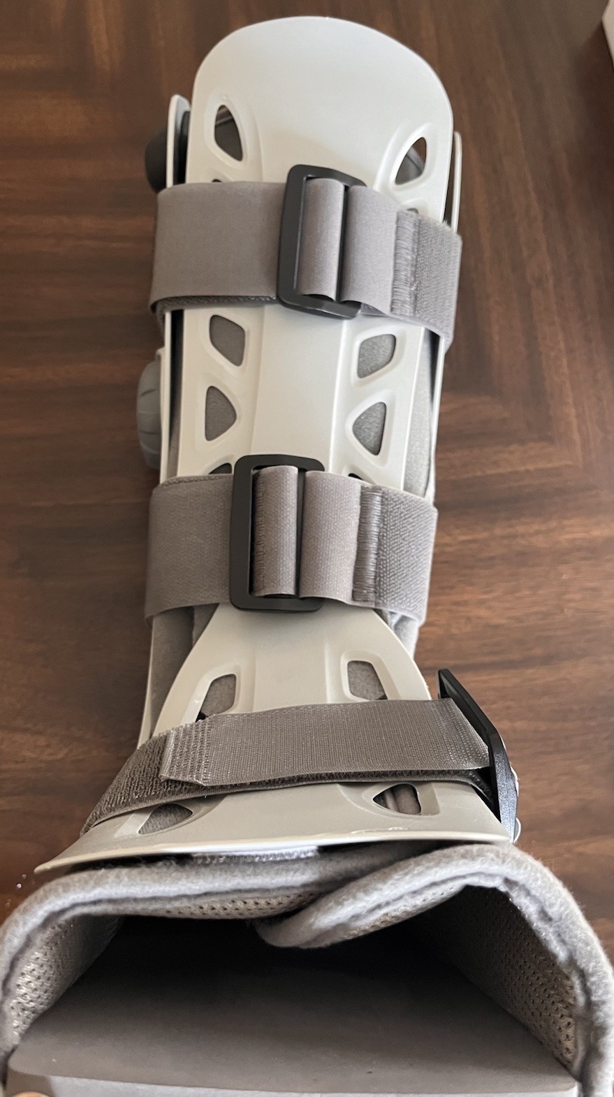 Aircast AirSelect Standard Walker Boot Size Medium Pneumatic Walking Cast.