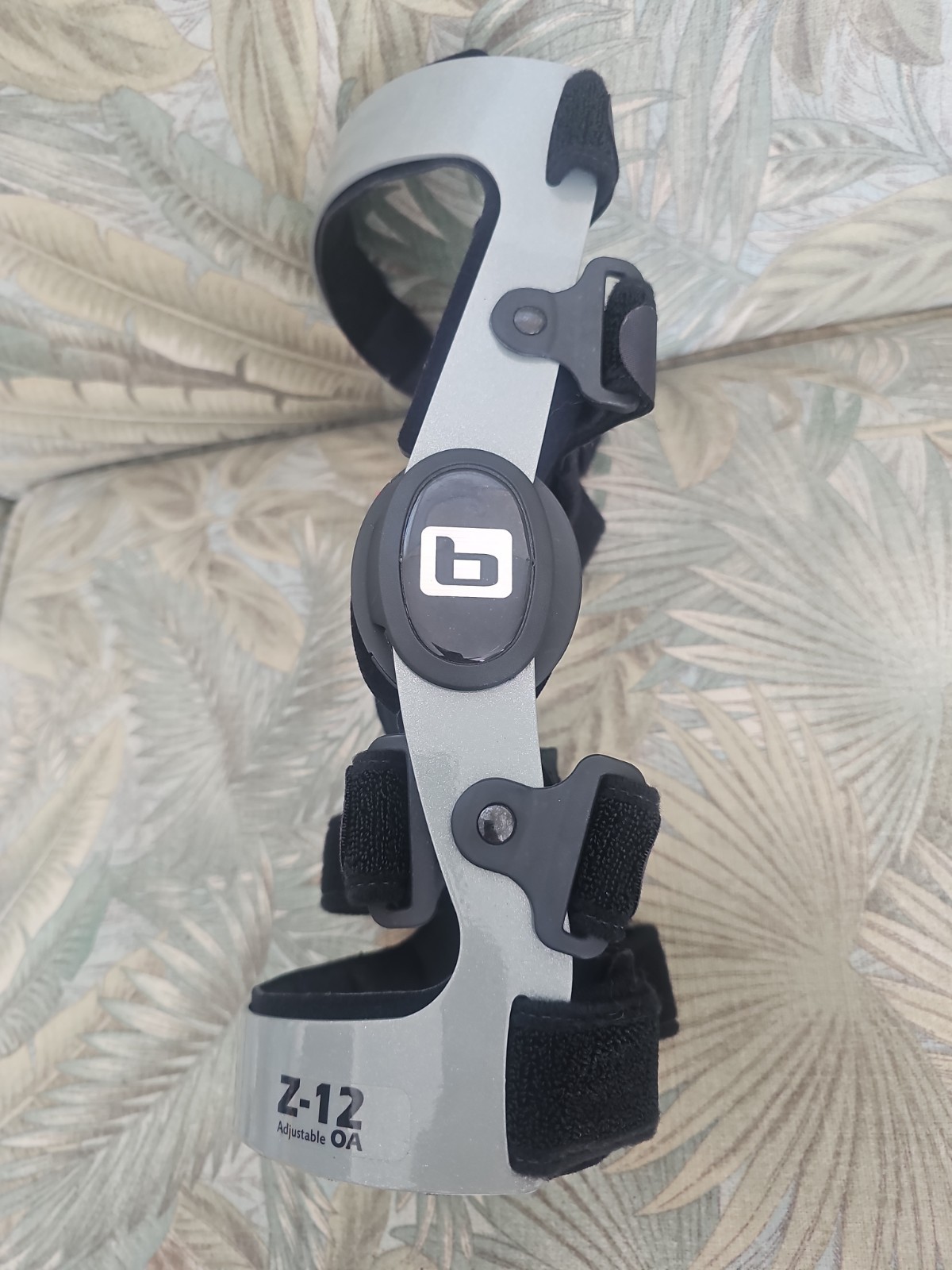 Bledsoe Z-12 Adjustable OA Knee Brace ML LEFT