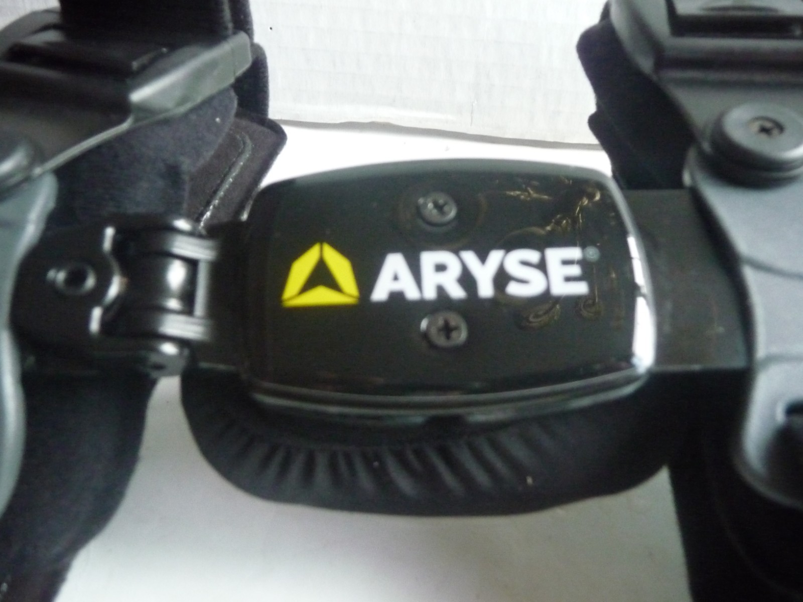 New Aryse AY-43-R OA Adjustable Knee Brace Right – With Tools