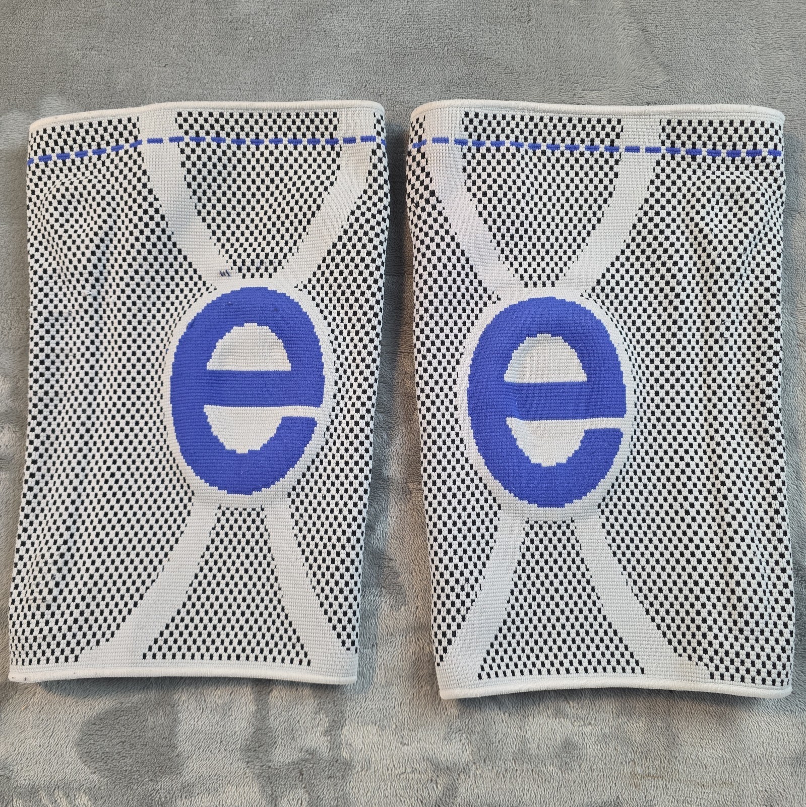 EOYEA Knee Brace for Knee Pain with Patella Gel Pads & Side Stabilizers – Knee