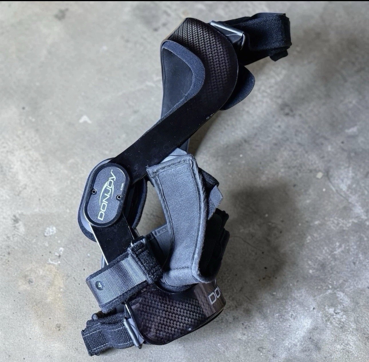 DonJoy Left Knee Brace Hinged Adjustable Support Carbon Fiber Black