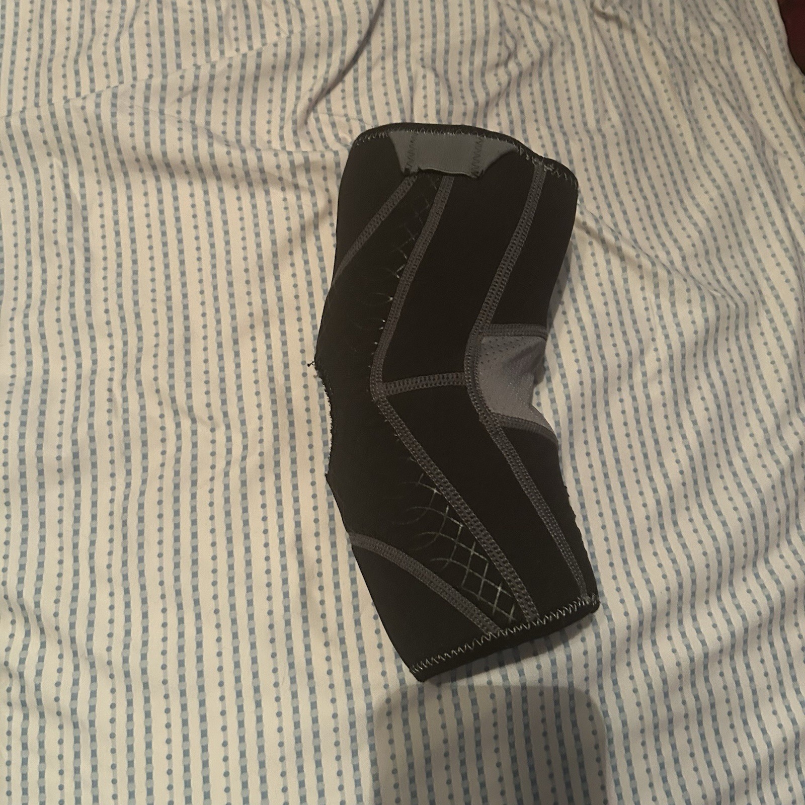 Adjustable Knee Brace Support Sleeve w/ Patella Opening, Youth Size Black