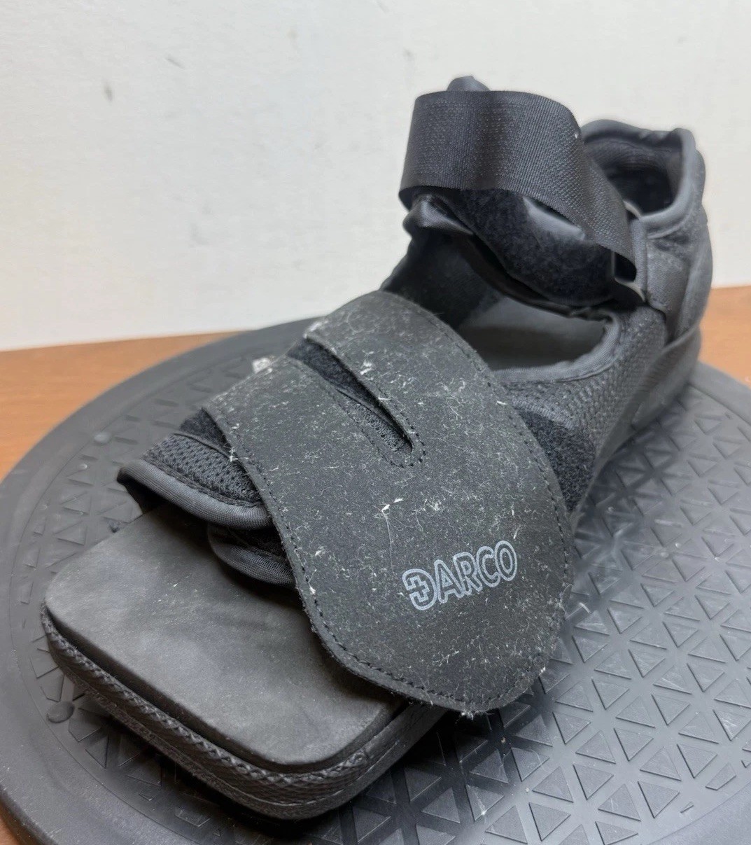 DARCO All Purpose Post Op Surgical Shoe Brace Boot – Barely Used
