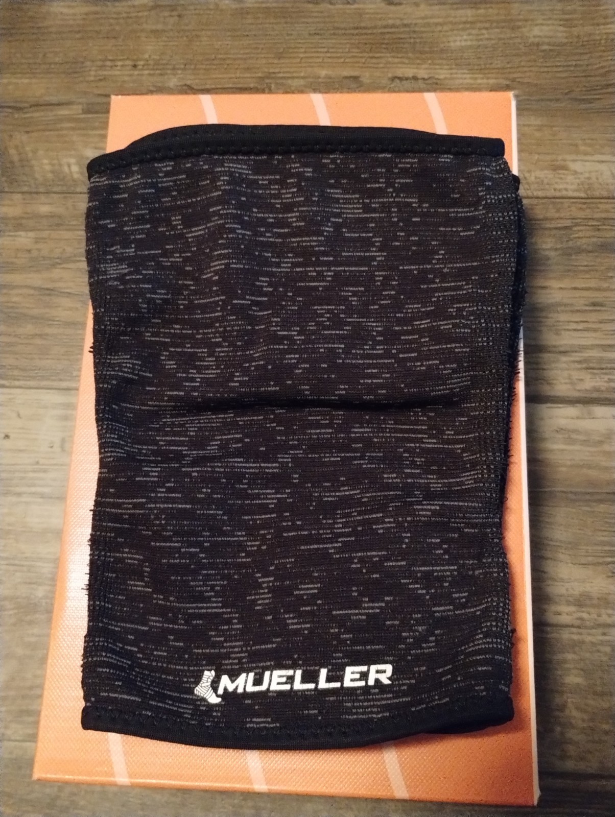 2pc MUELLER 3-IN-1 Hybrid Wraparound Knee Joint Support Black One Size 12-20 in